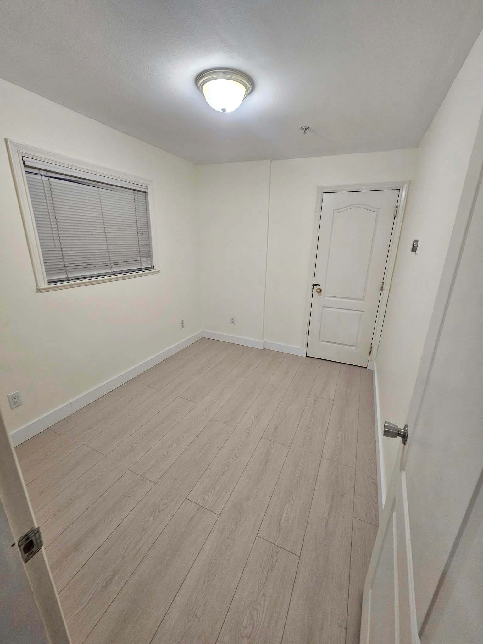 $1,200 - 1BR Ground Suite (Renfrew-Collingwood)
