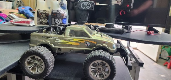 Nitro XRC Remote Control Monster Truck with Controllers and Fuel - photo 3