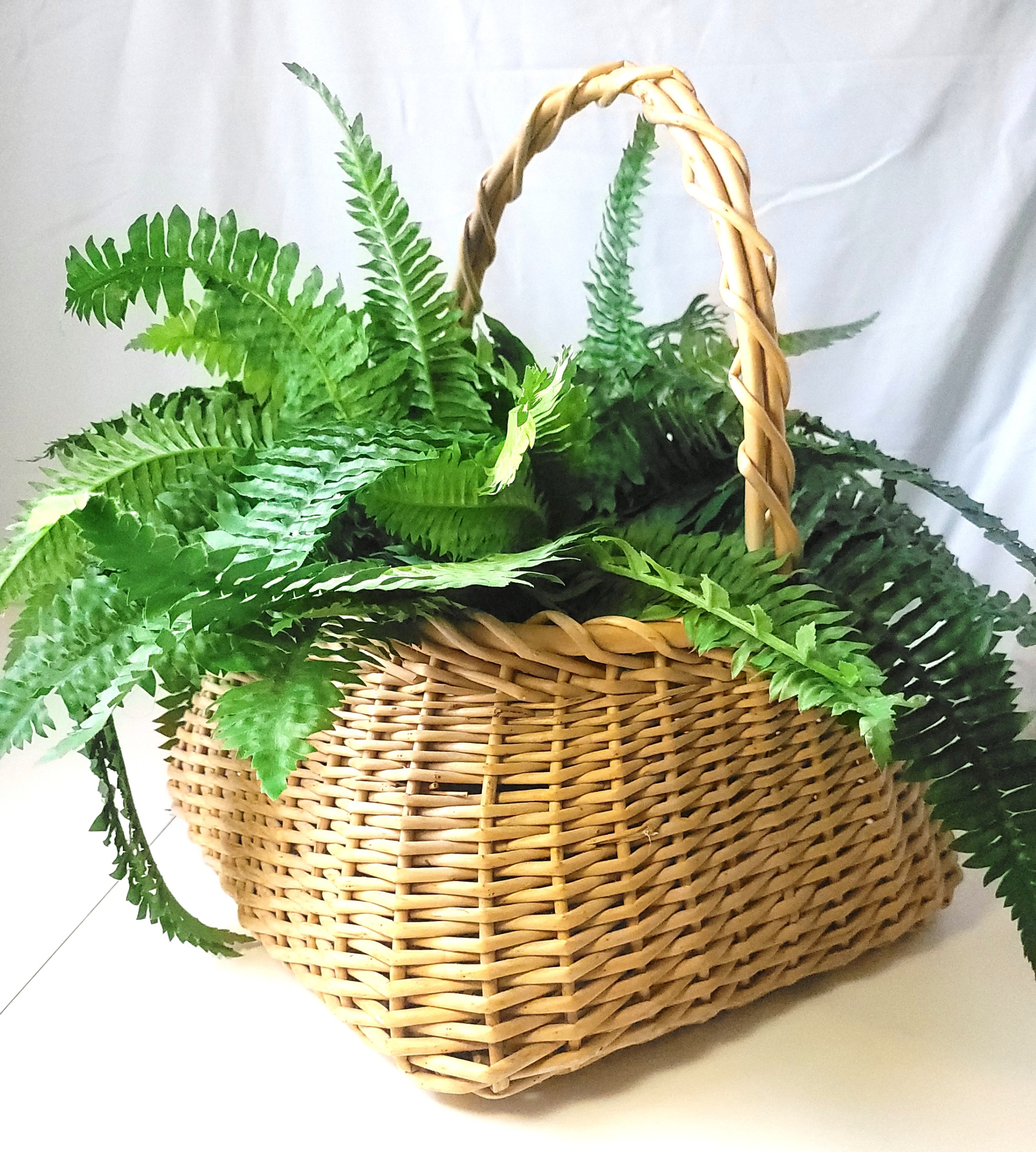 1980s Woven Wicker Basket with Faux Fern Plant Bentwood Handle - photo 3