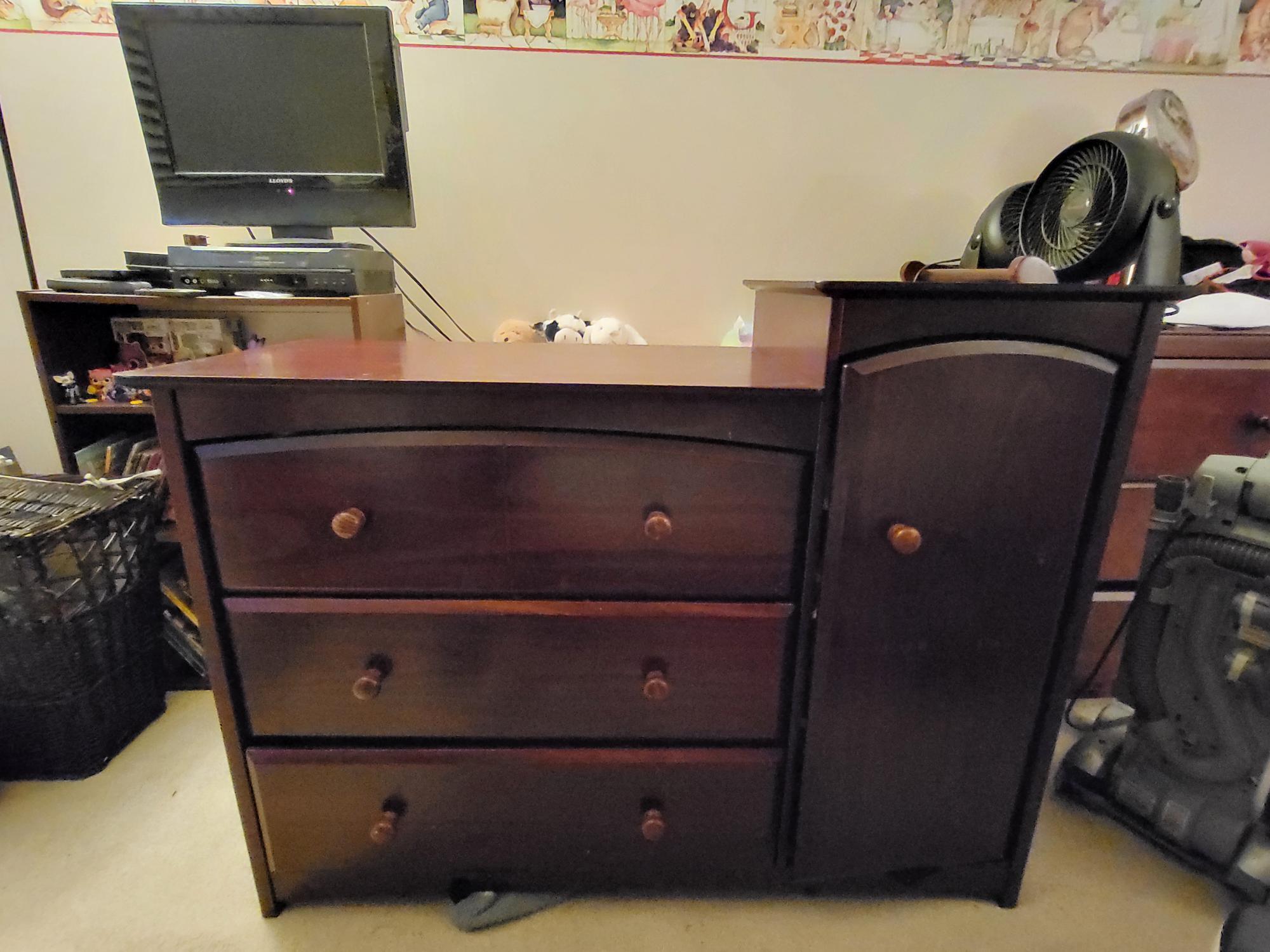 StorkCraft dark Wood Dresser with Cabinet