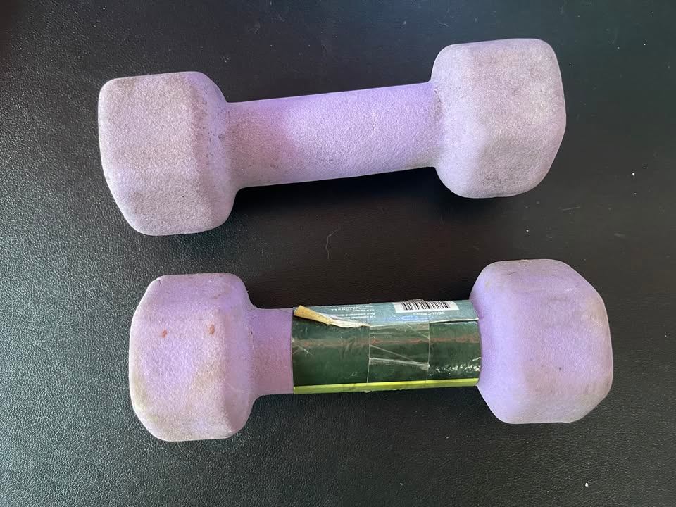 Pair of 4lb Dumbells - photo 2