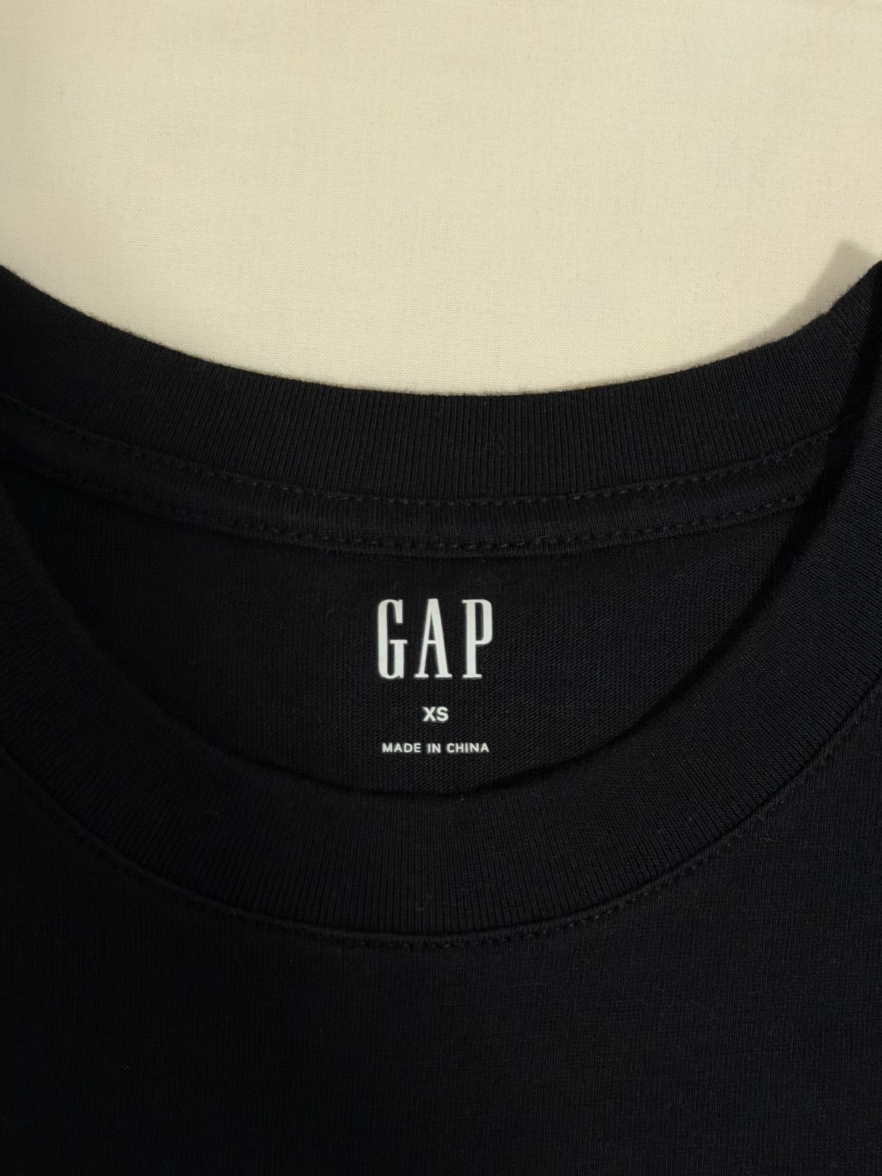 GAP Black Logo T-Shirt – Size XS – Oversized Fit - photo 4