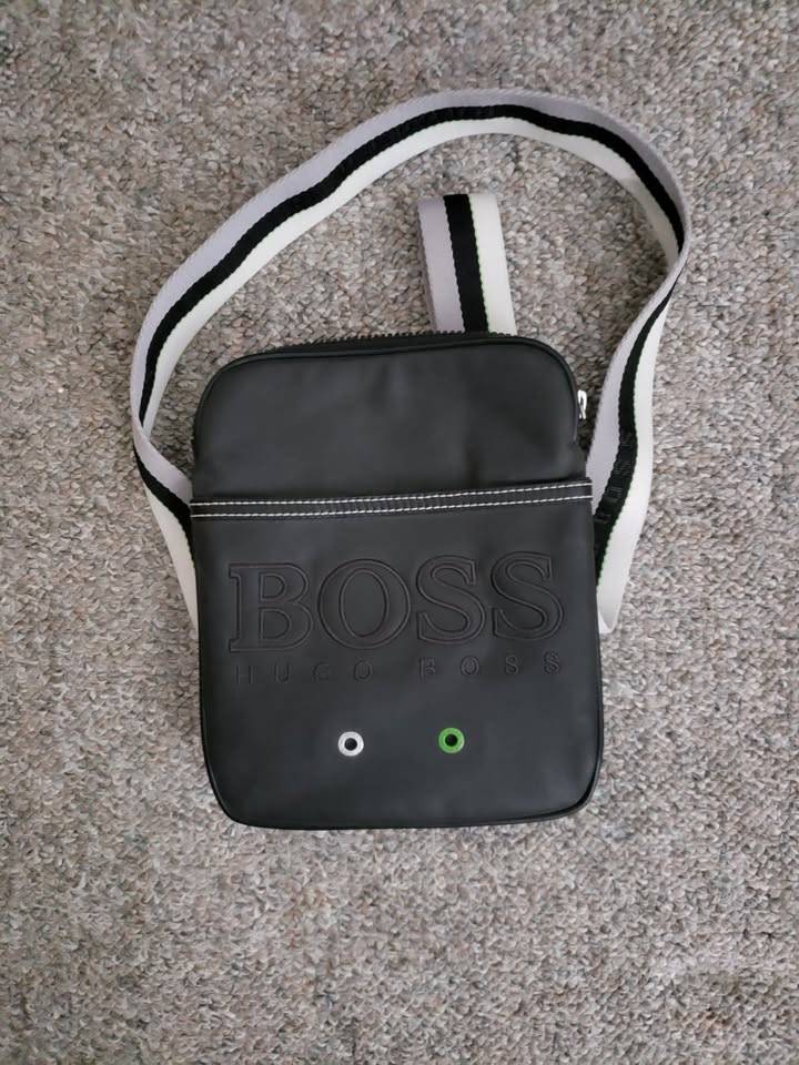 Hugo Boss Crossbody Sling Bag, Green Label. Like new.