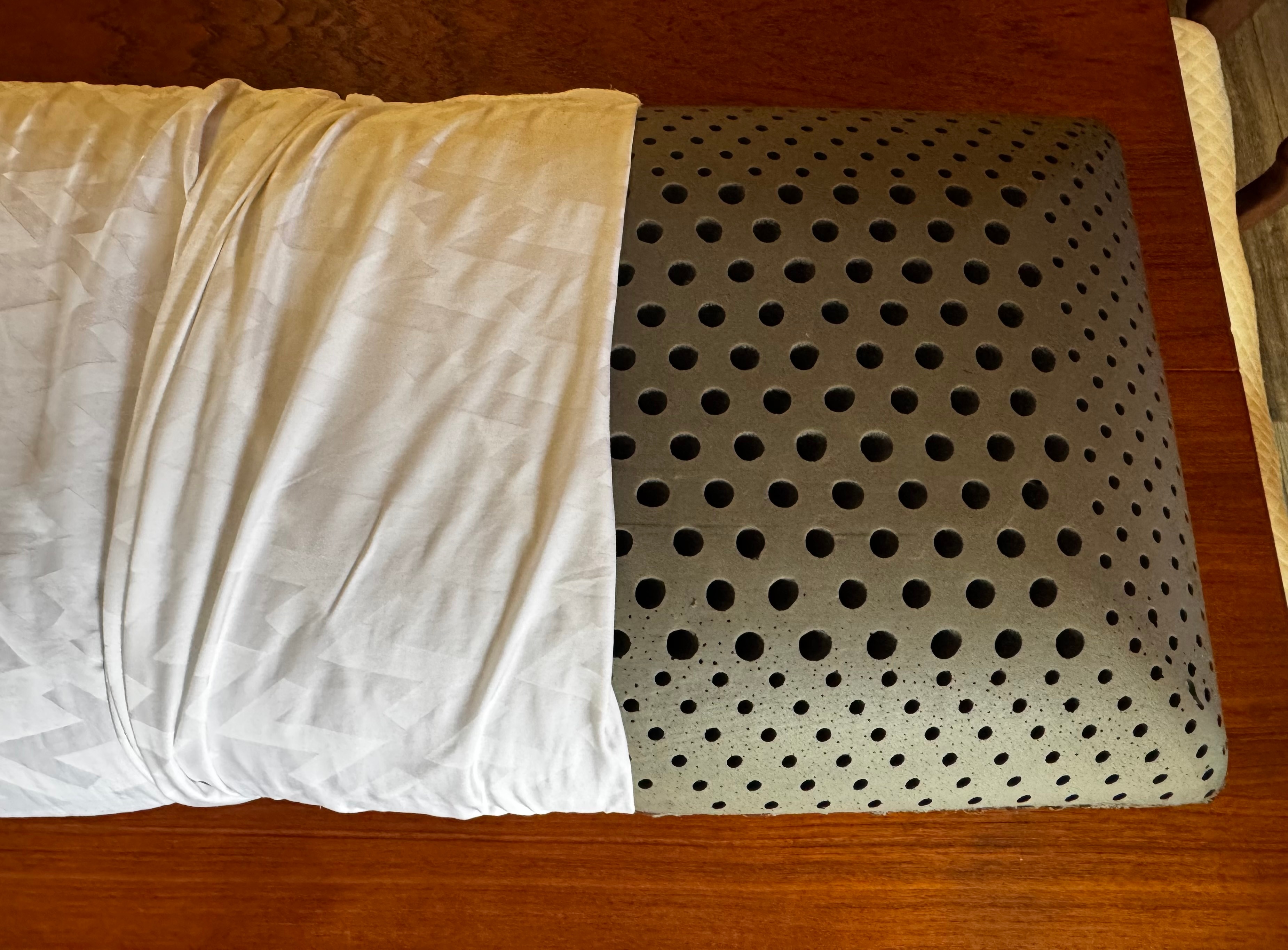 Pair of Luxury Malouf Zoned Dough King Pillows (Brand New) - photo 4