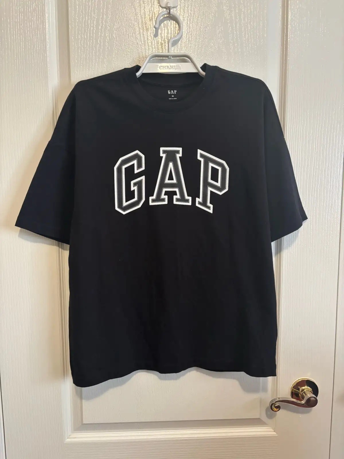 GAP Black Logo T-Shirt – Size XS – Oversized Fit - photo 3