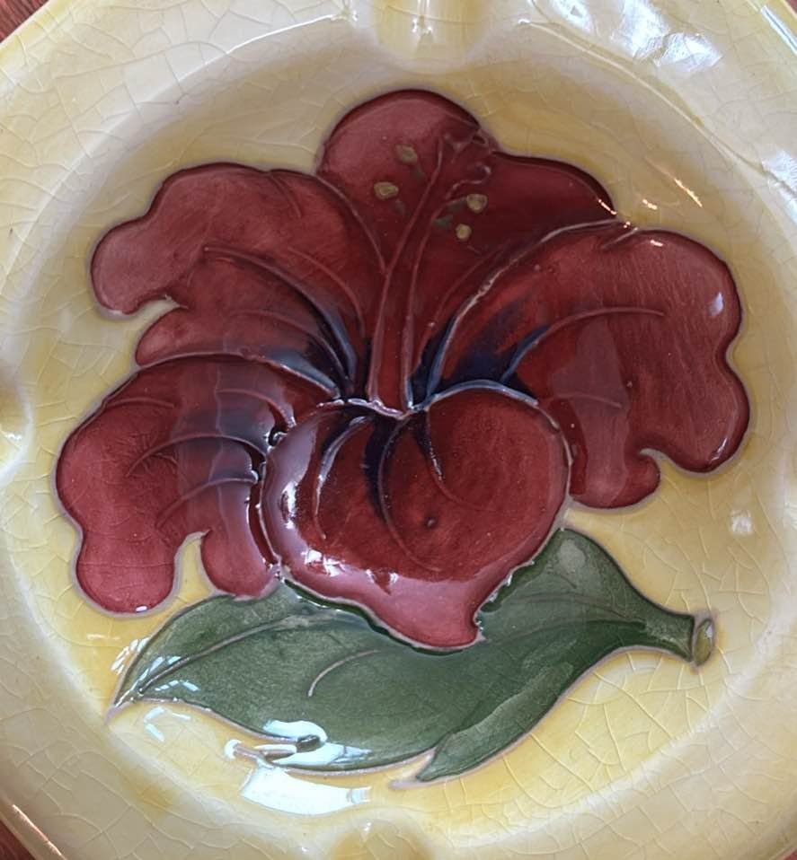 Vintage Moorcroft Hibiscus 4.5” Ashtray w original sticker - photo 2