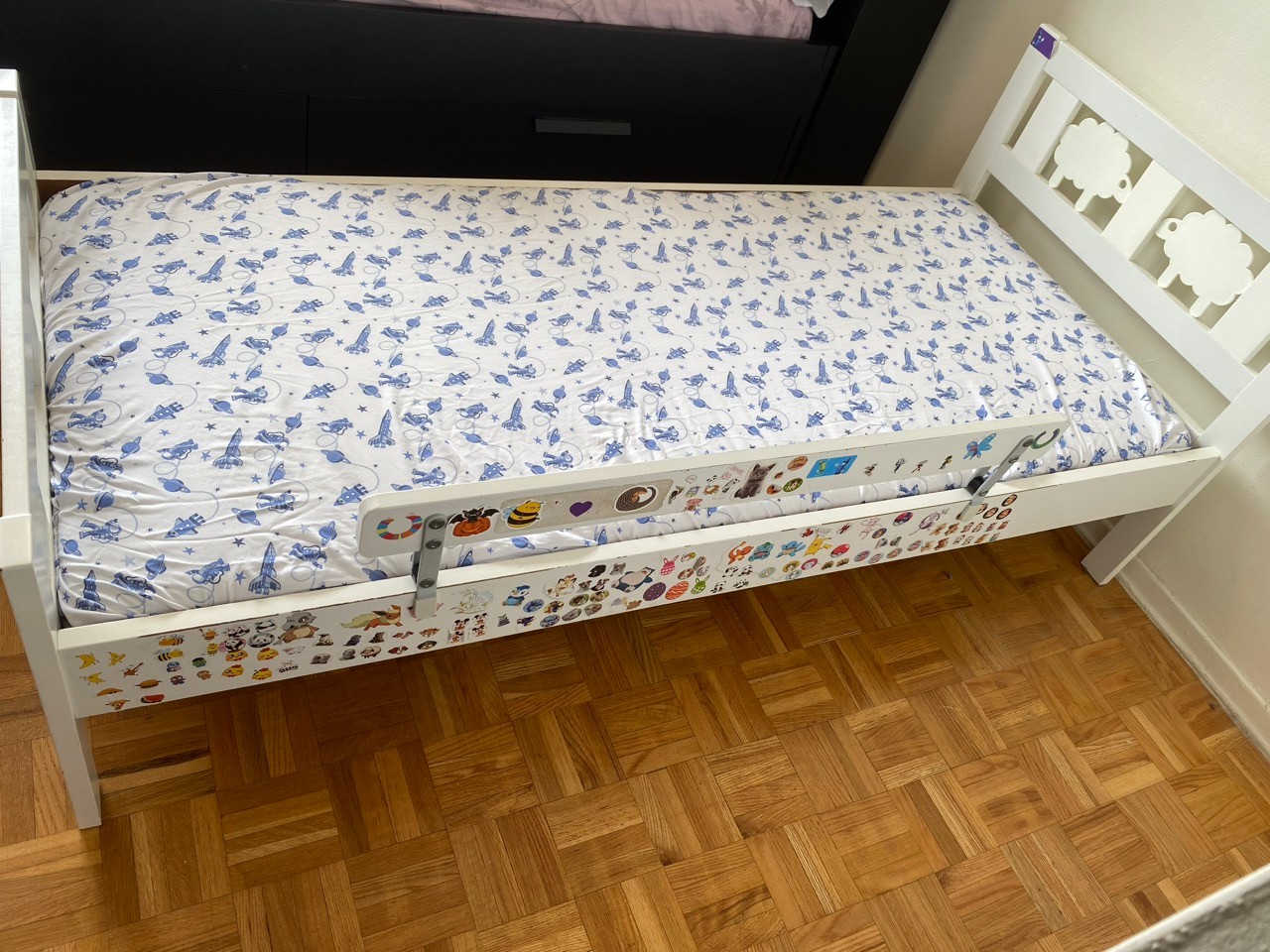 IKEA KRITTER Kids Bed Frame + Mattress + Brand New Bedsheet - photo 4