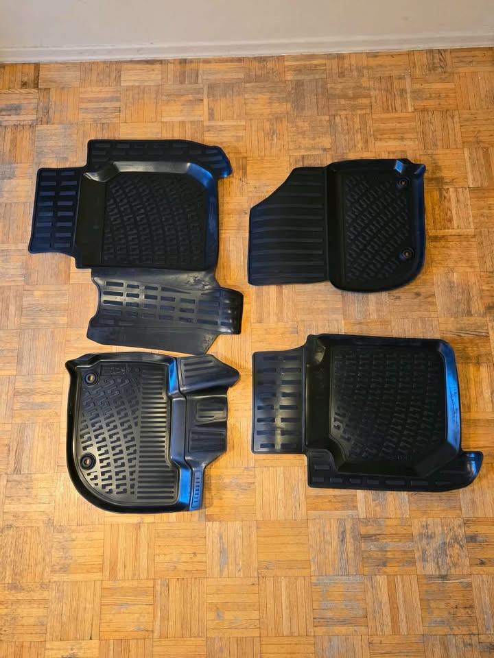 10. RizLiner Honda HR-V/Fit Floor Mats 3D Rubber