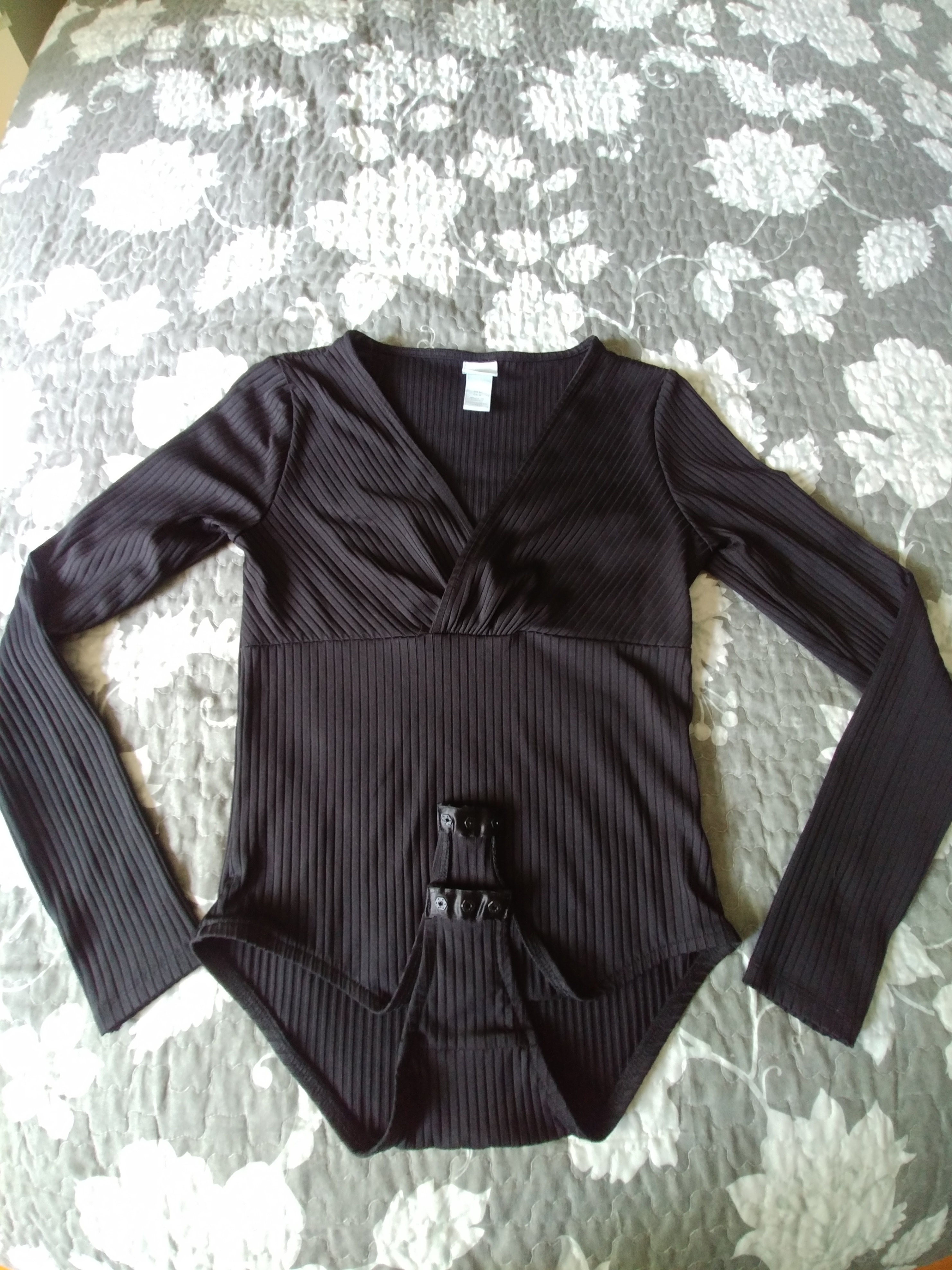 H&M Bodysuit, Medium With Dynamite Cropped Jeans 28 , Set - photo 4