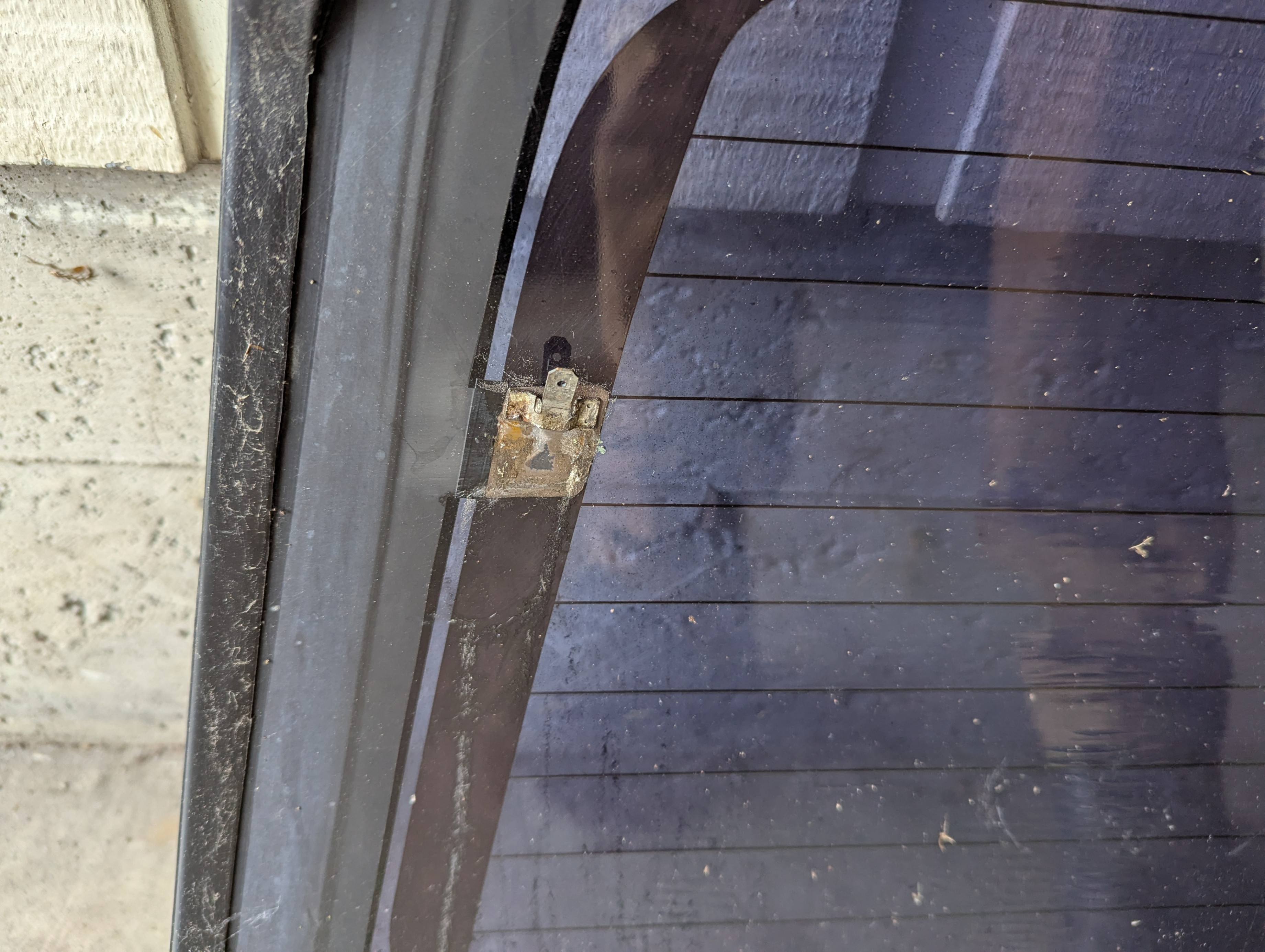 GMC 1998 Jimmy Sedan Back Glass - photo 2