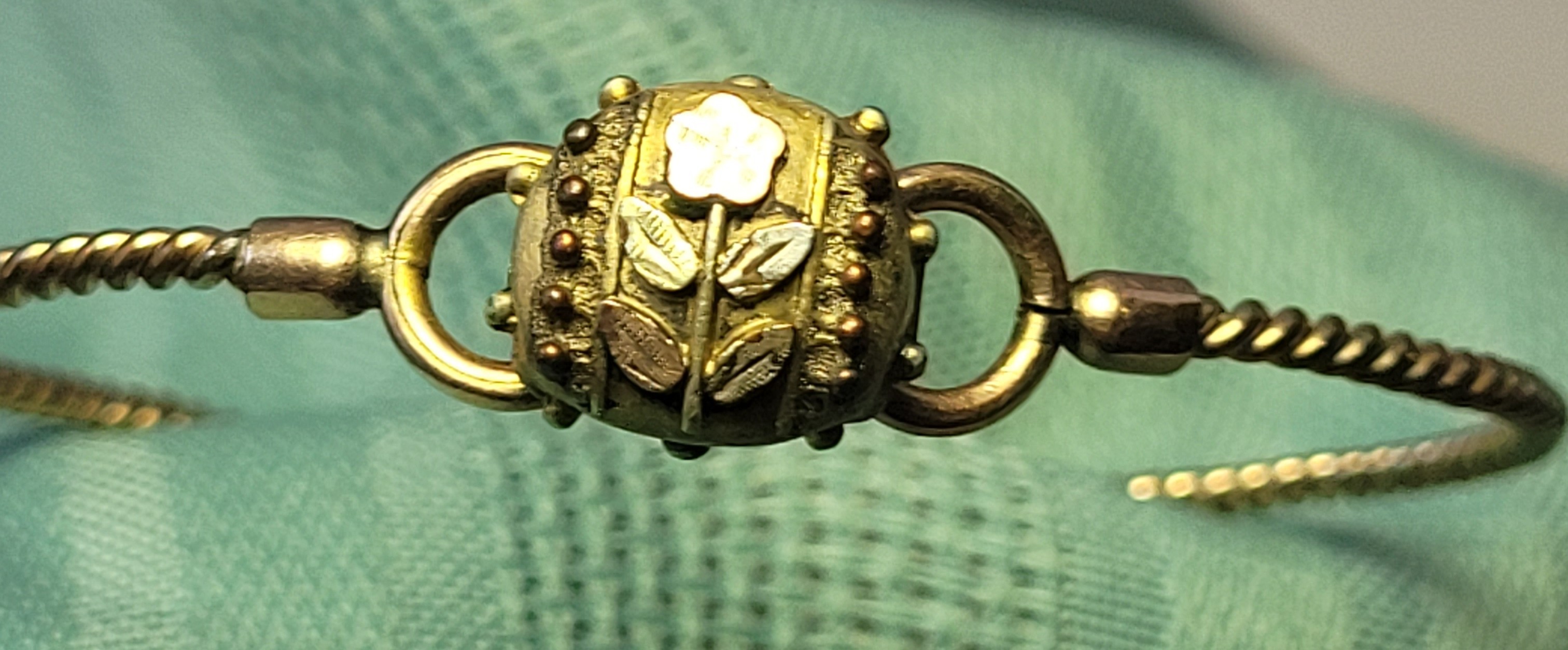 1970s Black Hills Gold Flower Bangle Bracelet, 10k TriColor Leaf - photo 2