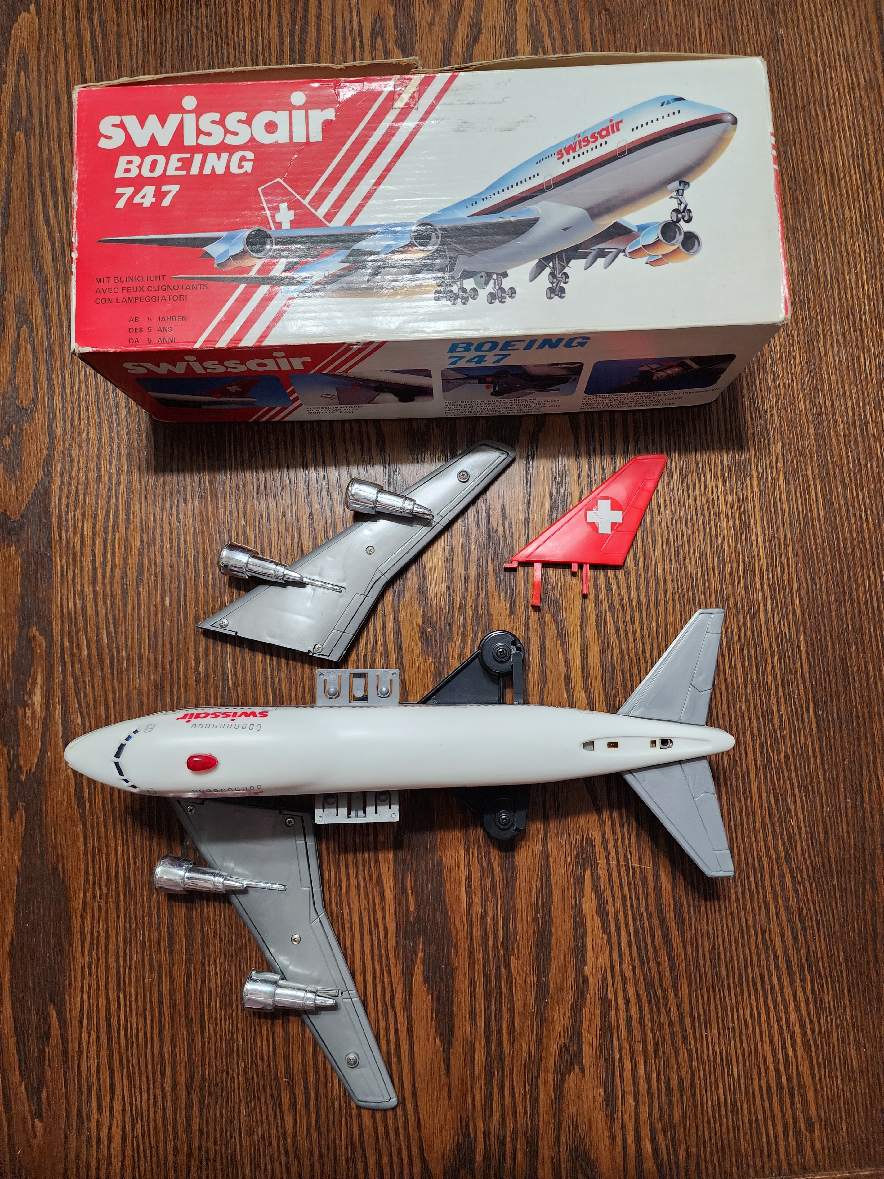 Swissair Boeing 747 Model Airplane Toy - photo 2