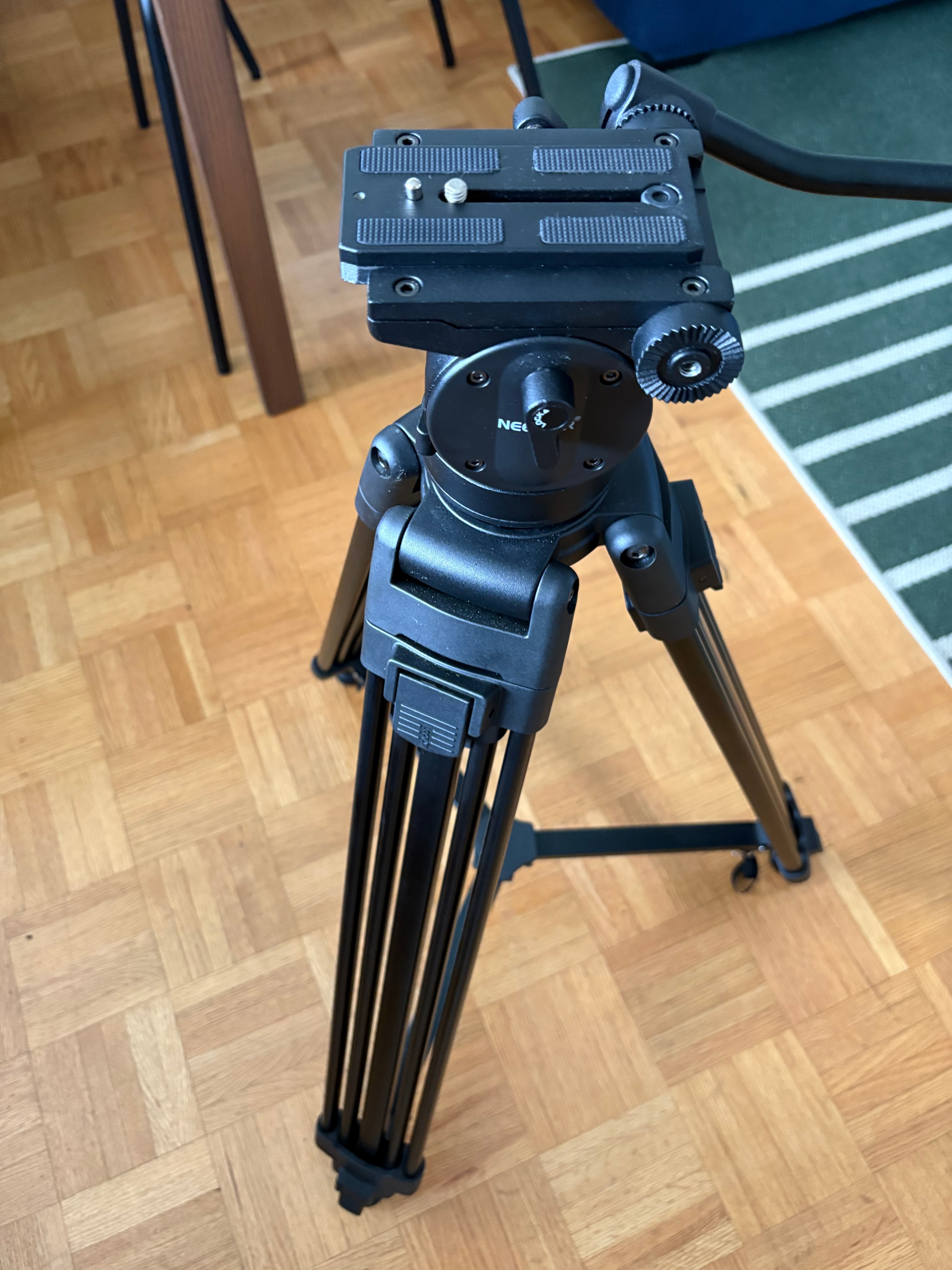 Neewer Professional 61 inches Aluminum Tripod with 360° Head - photo 2