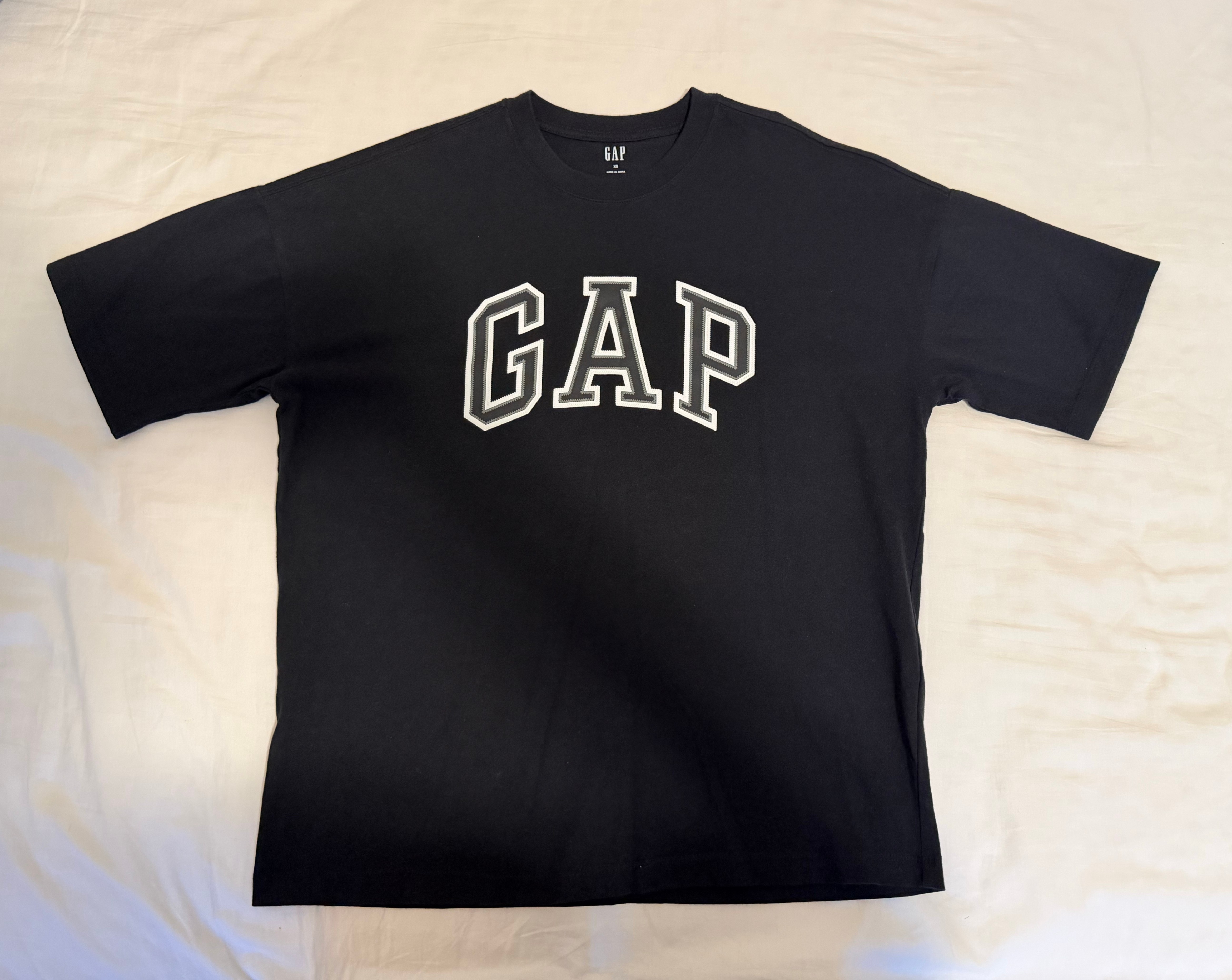 GAP Black Logo T-Shirt – Size XS – Oversized Fit