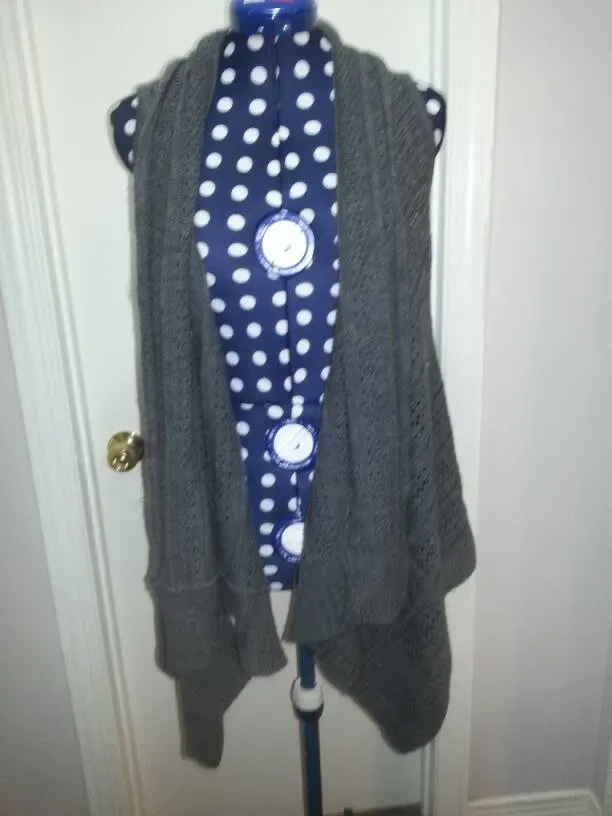 Shawl Season Buns: Cozy Grey Knitted Dilvin Grey Shawl Jacke...