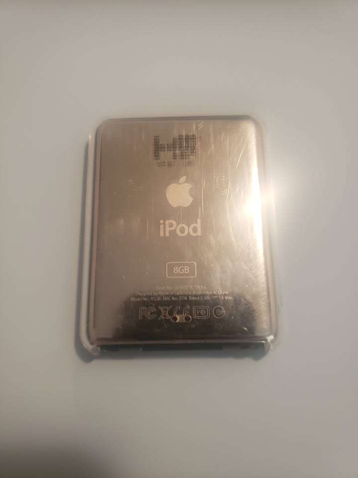 iPod Nano 3rd Gen, Black + many extras. Like New. - photo 5