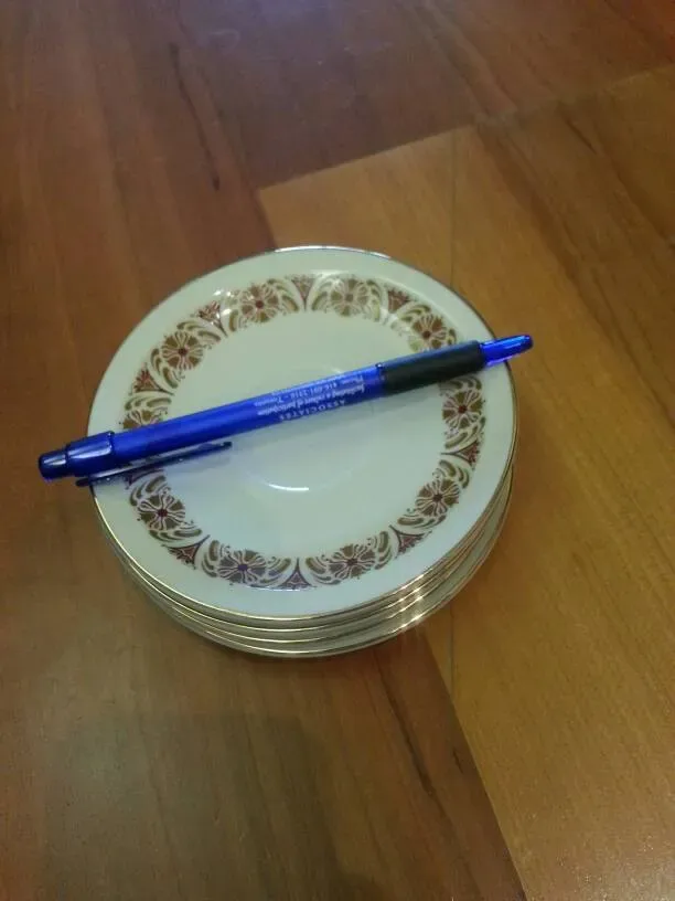 Real Gold-Rimmed "China" Tea Plate Set: 2 Tiny Cups And 4 Tin... - photo 3