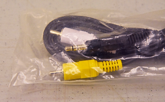 RCA audio (L/R) to 3.5mm / 1/8 inch Aux male jack (55 inch-New) - photo 3