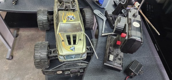 Nitro XRC Remote Control Monster Truck with Controllers and Fuel - photo 2