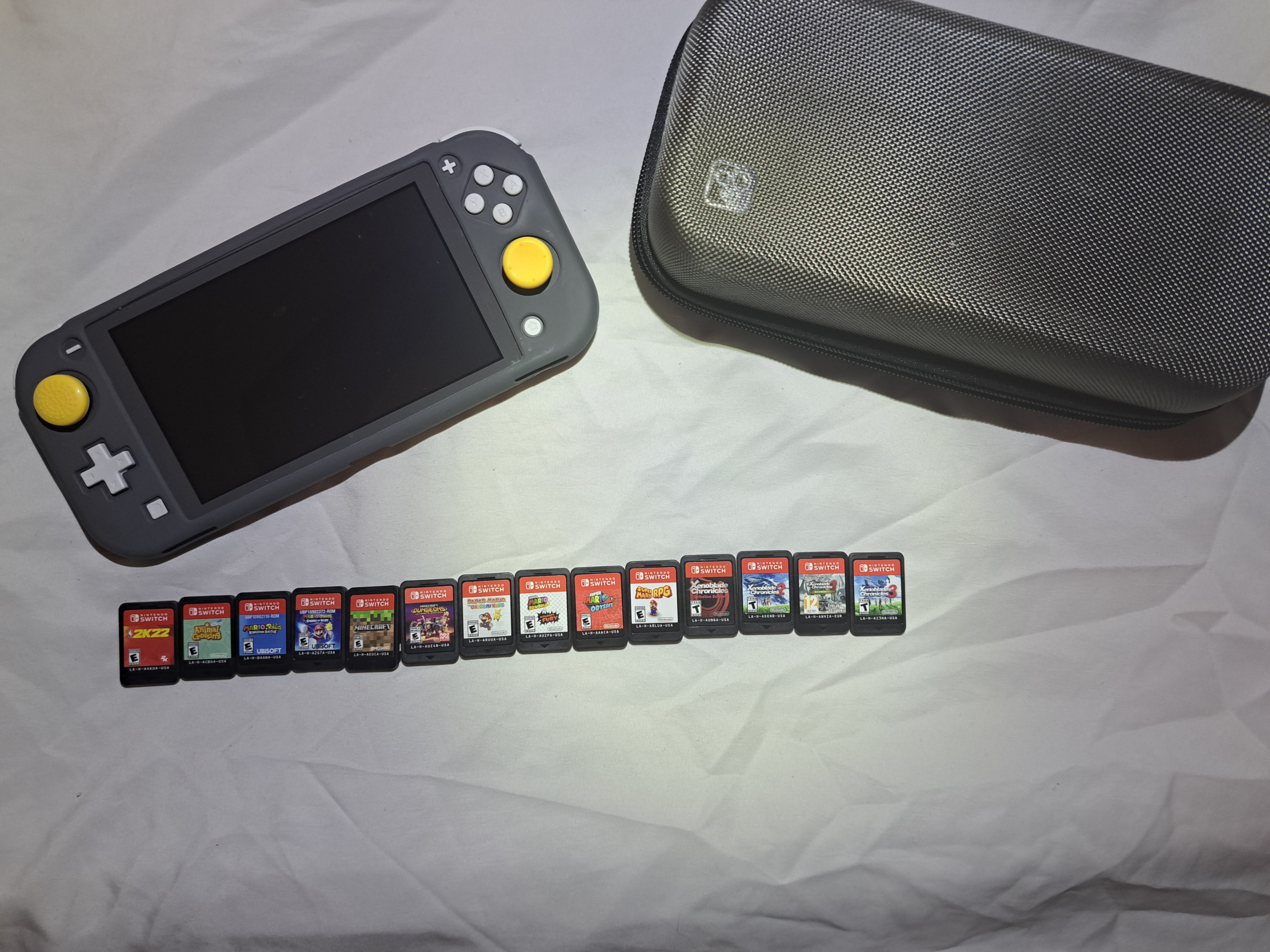 Nintendo Switch Lite (Grey) + 15 Games