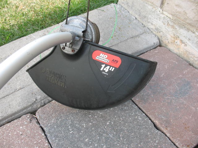 Black and Decker HOG Corded Grass Trimmer - photo 2