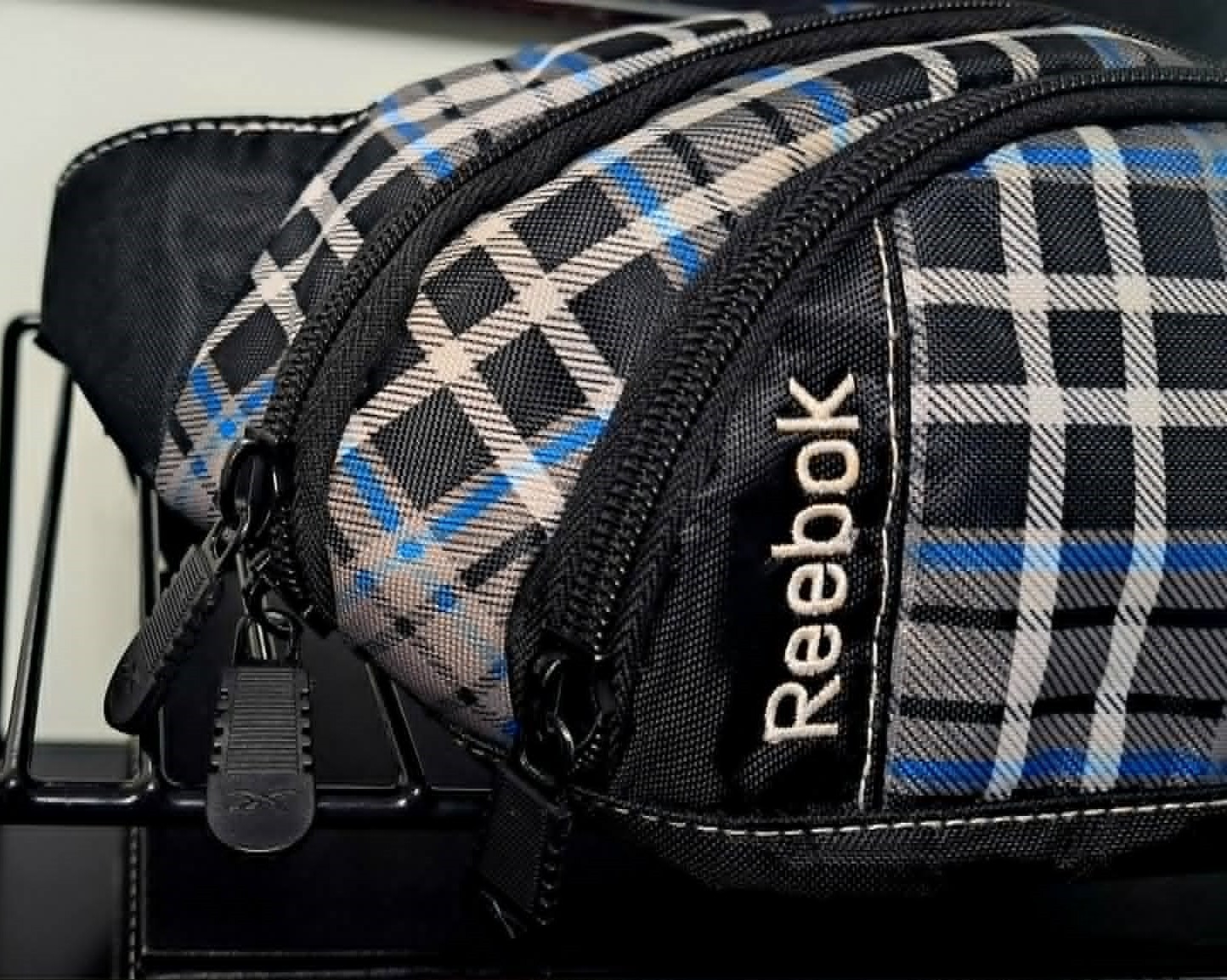 Reebok Unisex Crossbody Waist Belt Bag Embroidered Logo Like New - photo 4
