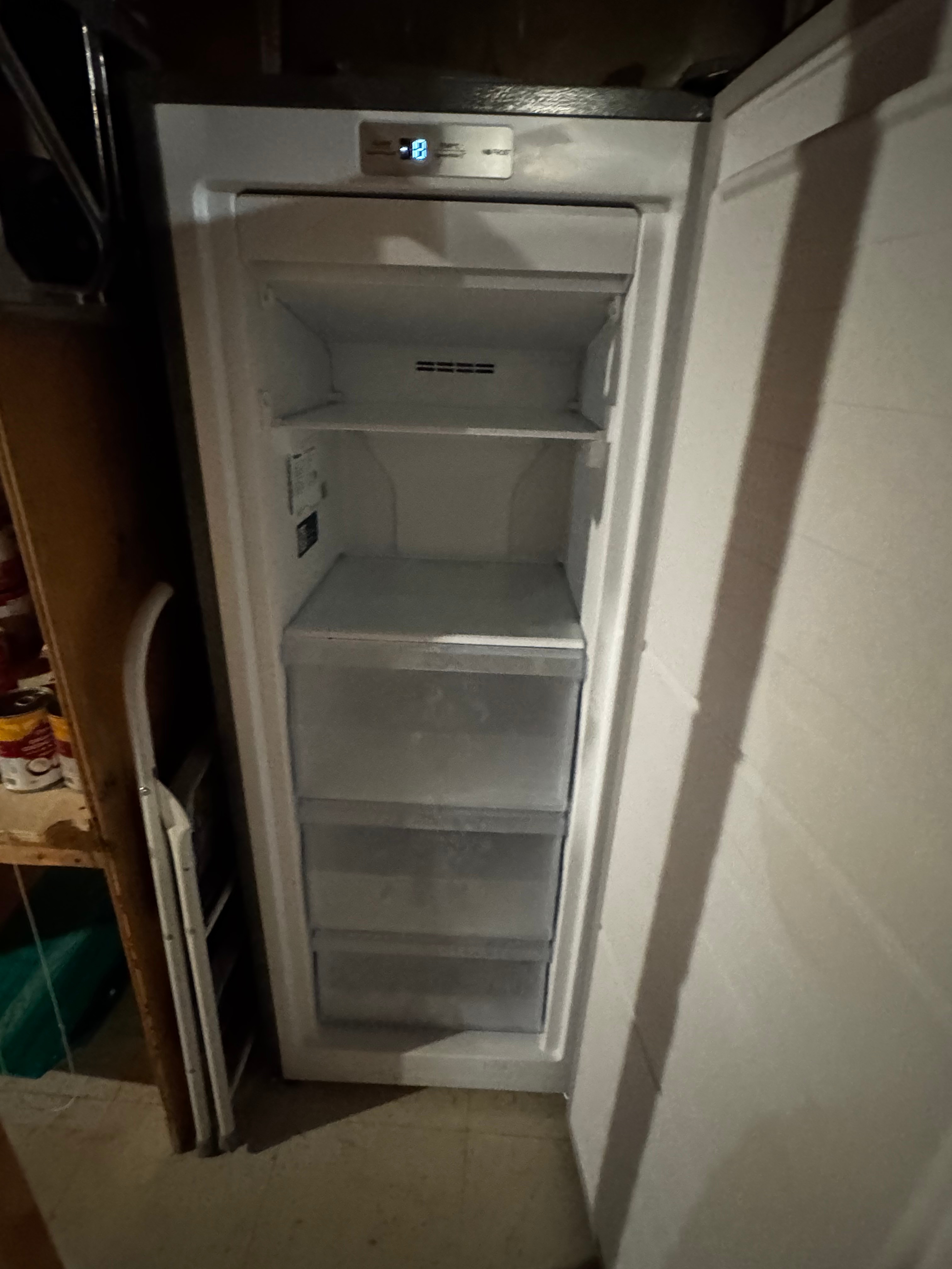 Hisense 6.0 Cu. Ft. Convertible Upright Freezer / Fridge - photo 5