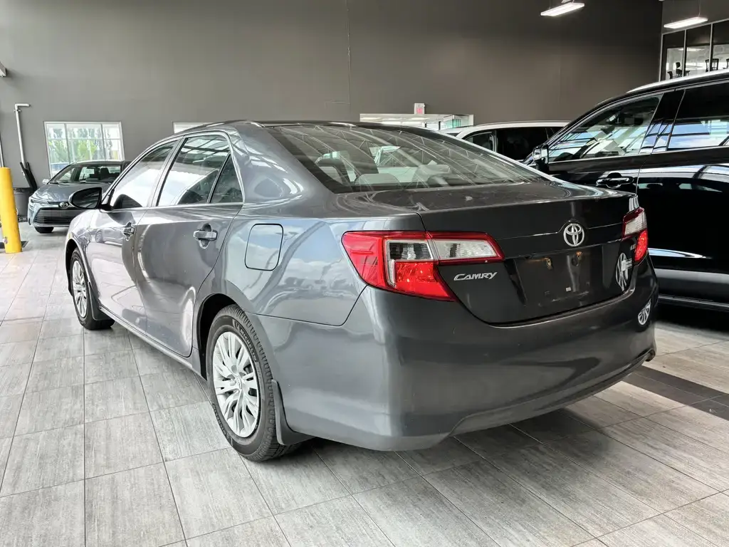 2014 Toyota Camry - photo 3