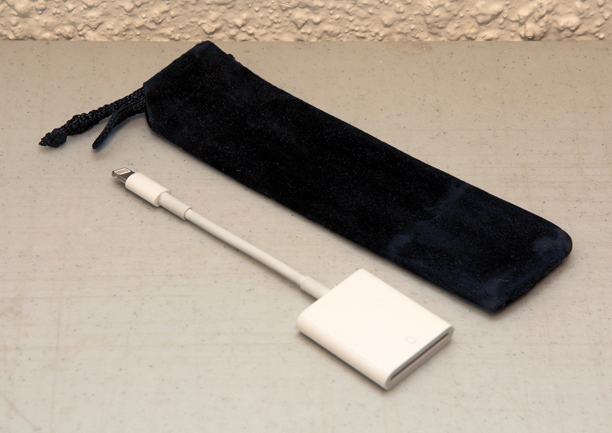 Apple Lightning to SD Card Reader Adapter (Mint, Barely Used)
