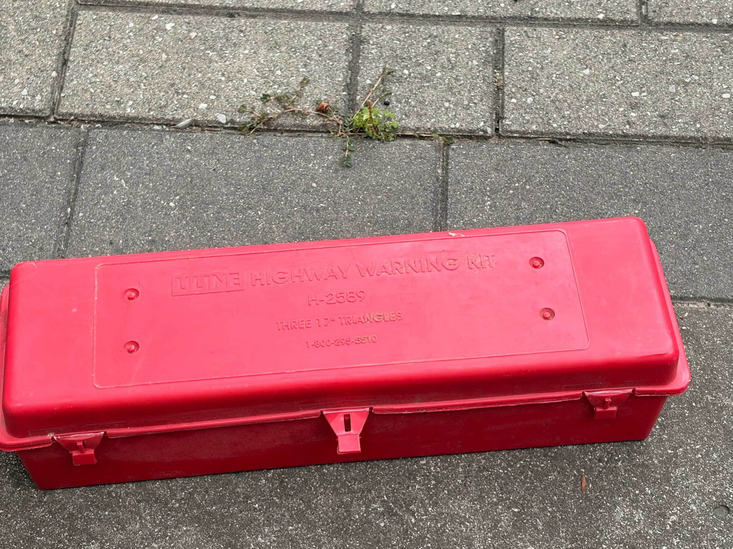 Roadside warning triangle kit (3 triangles) - photo 2