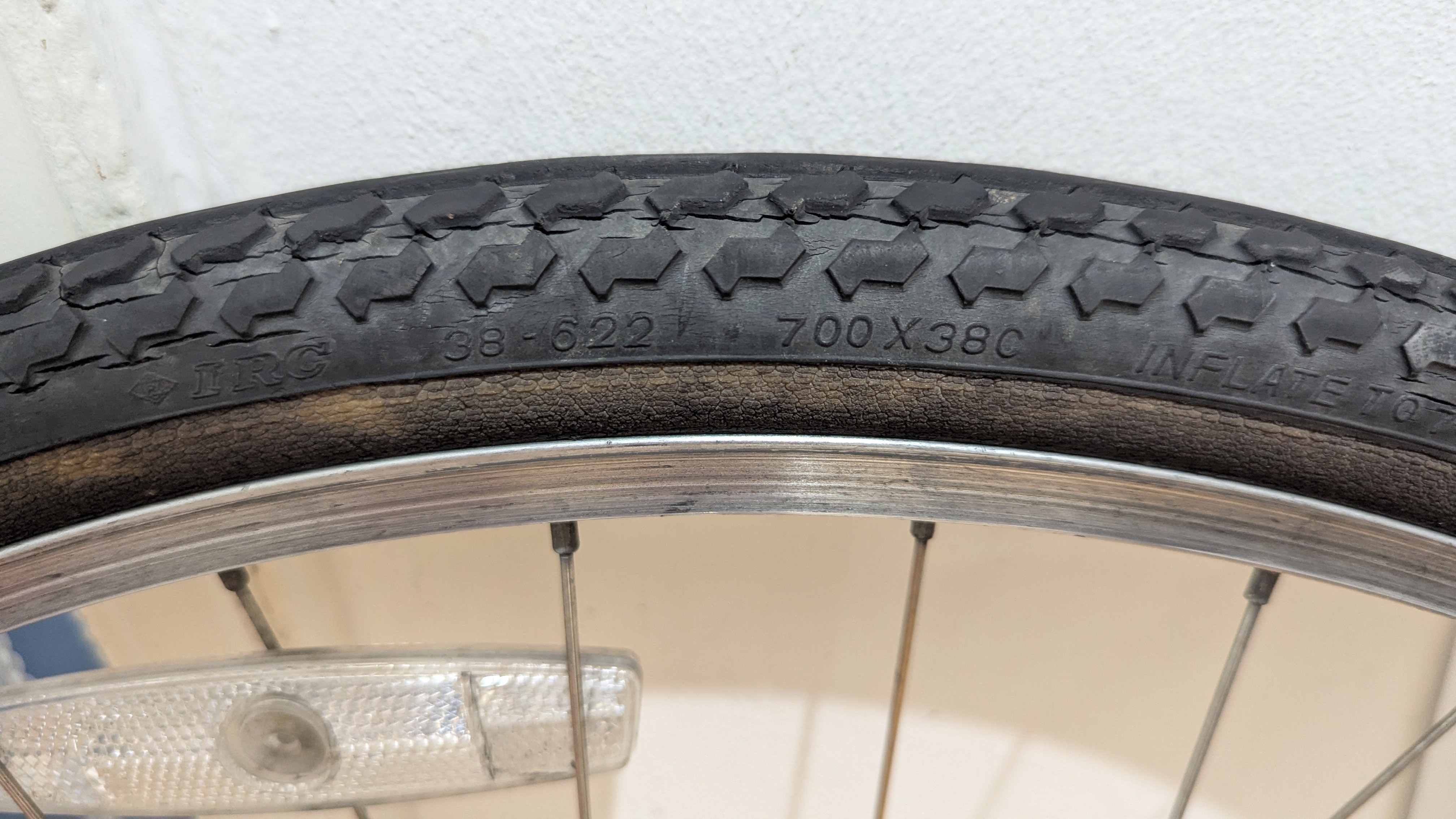 700x38C (38-622) FRONT Wheel Used Bike Bicycle - photo 2
