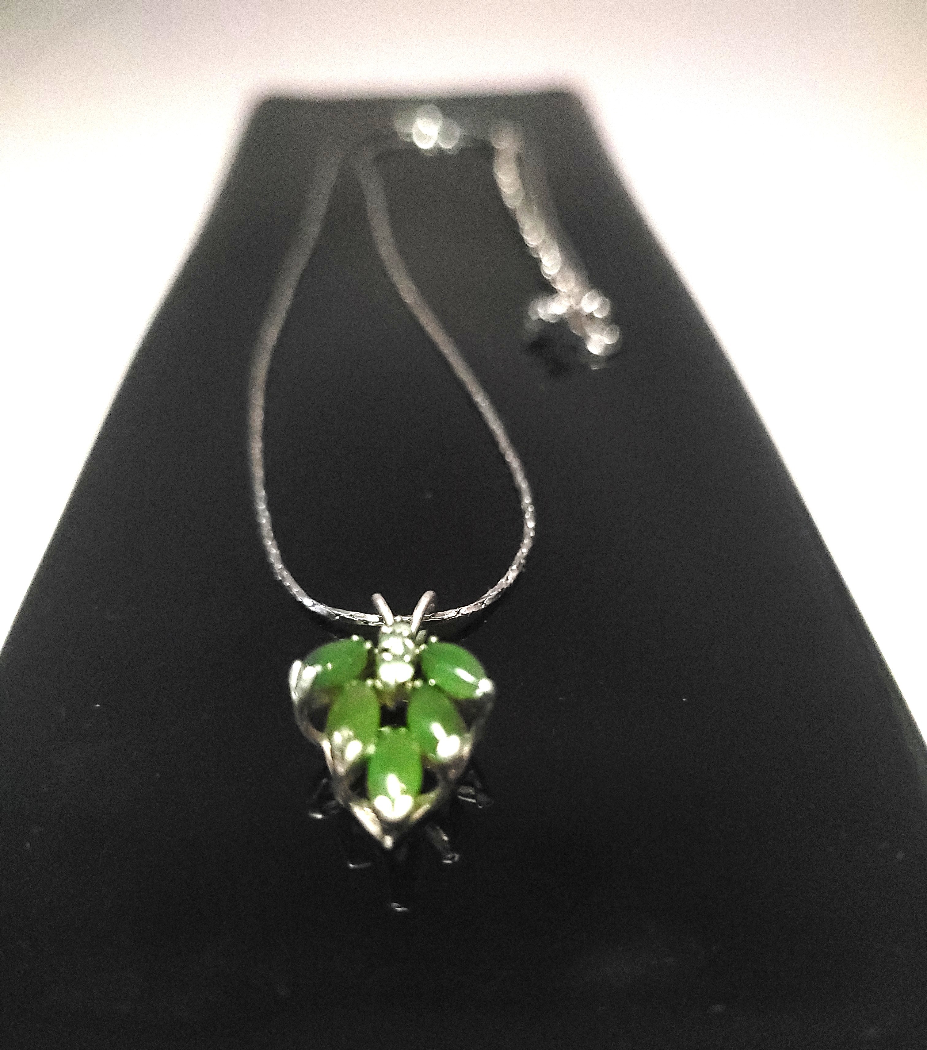 1980s Green Nephrite Jade Cluster Pendant Chain Necklace 19.75"