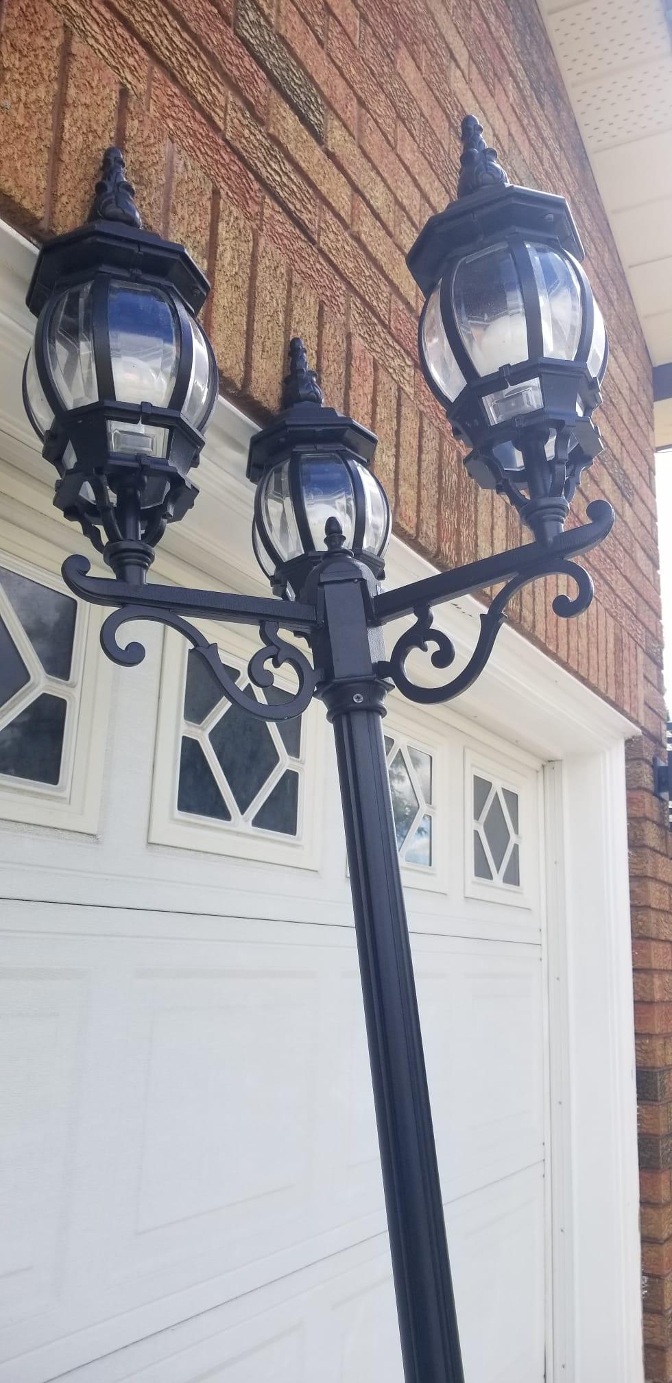 3-Head Traditional Outdoor Lamp Post – Black (Like New!) - photo 2