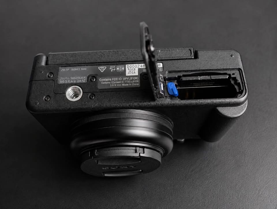 Sony ZV-1F – Like New - photo 3