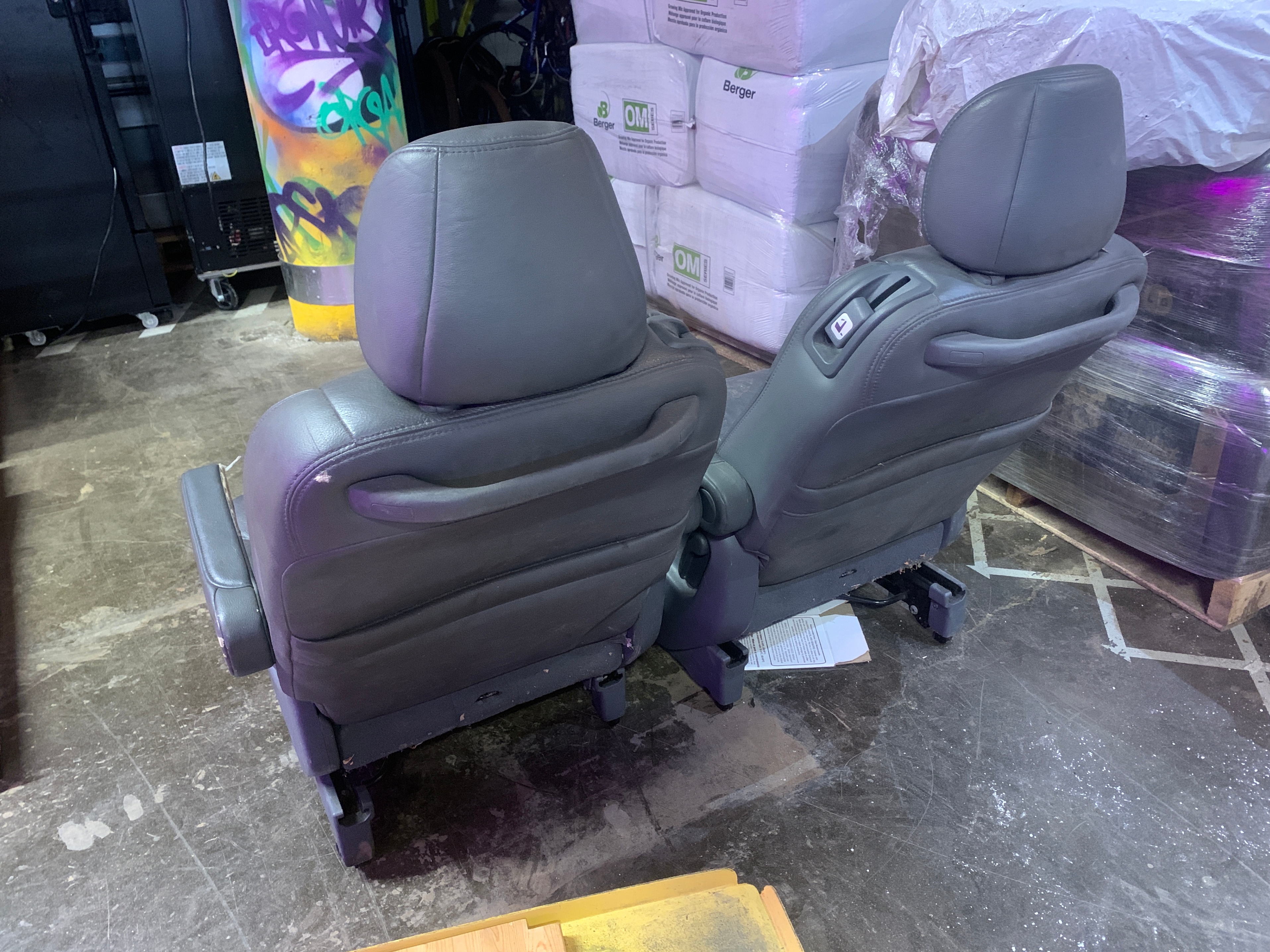 2005–2010 Grey Leather Honda Odyssey 2nd Row w/ Jump Seat - photo 4