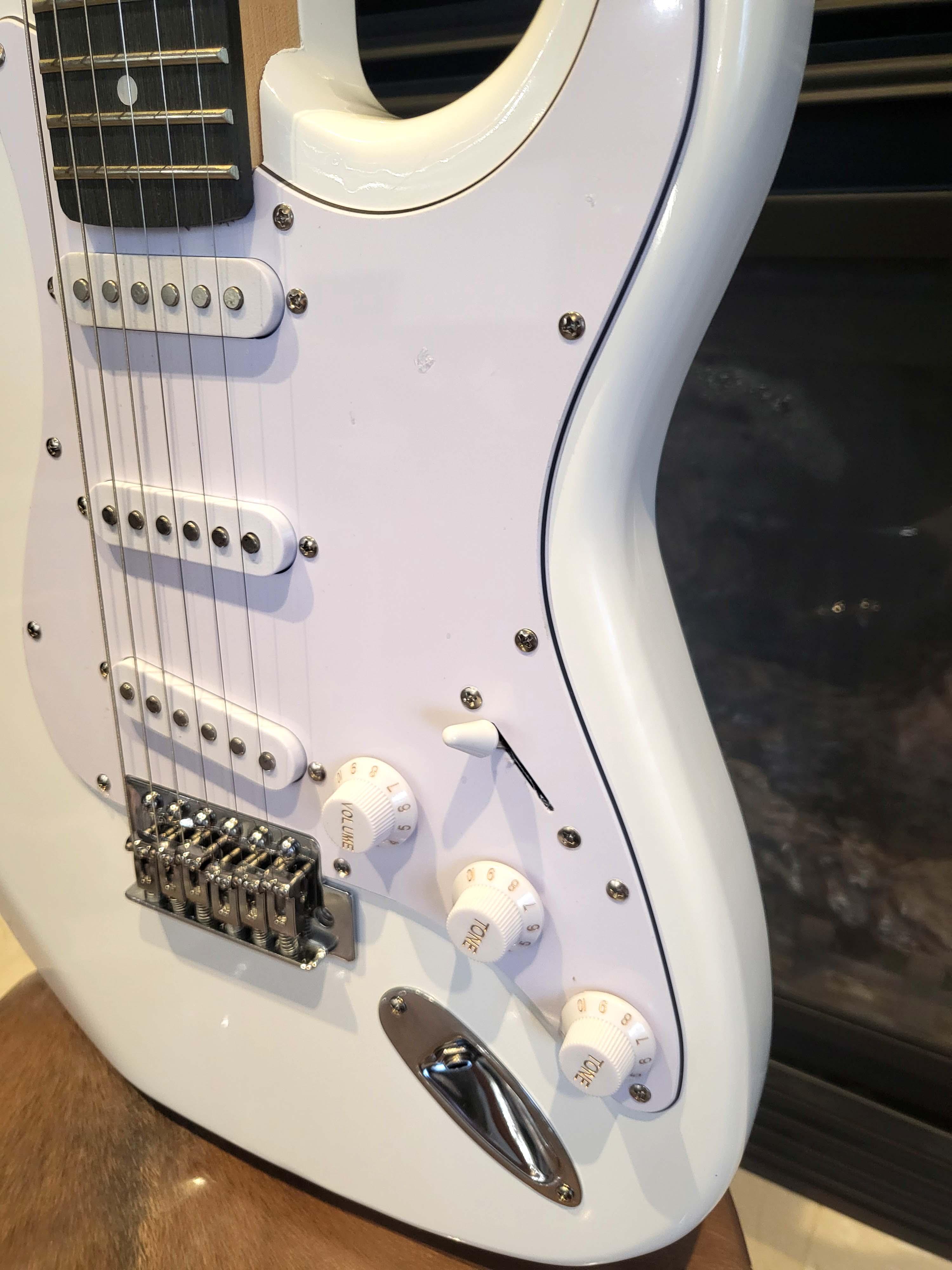 Brand New White Electric Guitar – Clean Sound, Solid Quality - photo 5