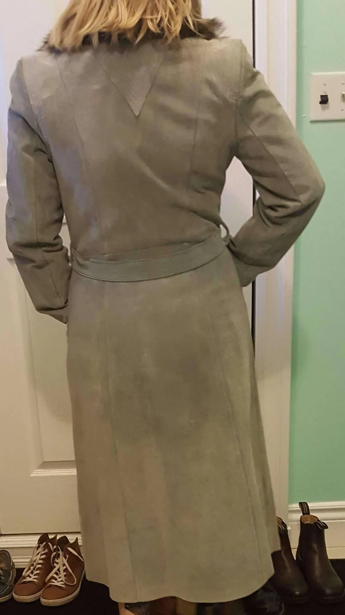 amazing vintage suede and fur collar coat - real, not vegan - photo 2