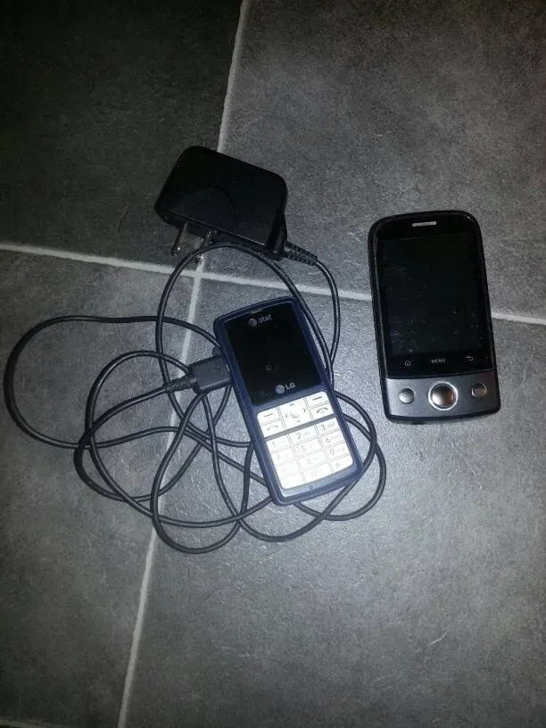 2 Old School Cell Phones: LG Dual Band (AT & T) & Wind