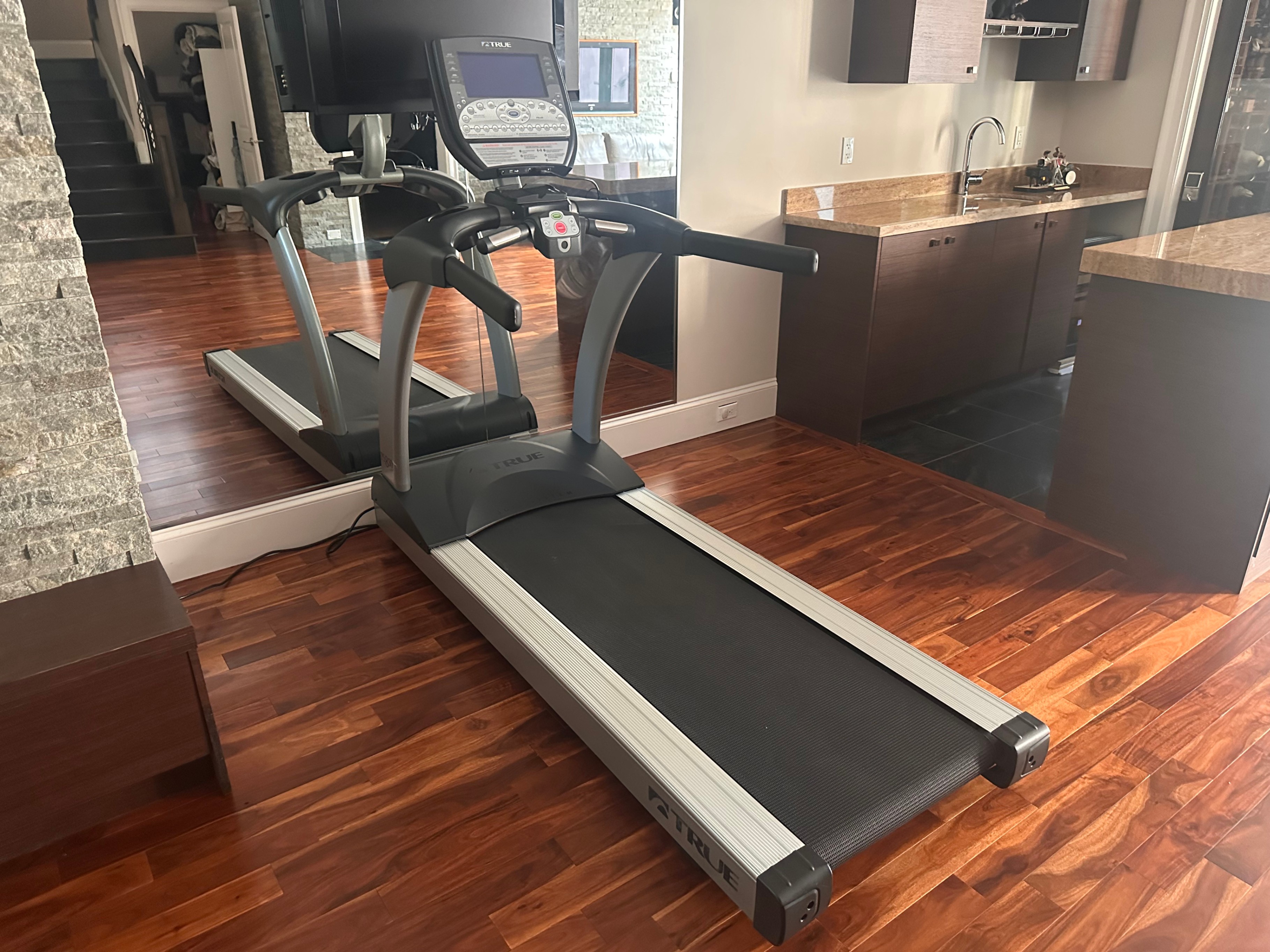 TRUE Fitness PS850 Treadmill, 4HP — DELIVERY AVAILABLE