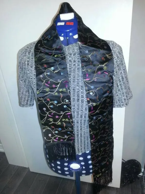 Leah Bazian Designer Embroidered Black And Colourful Scarf In... - photo 2