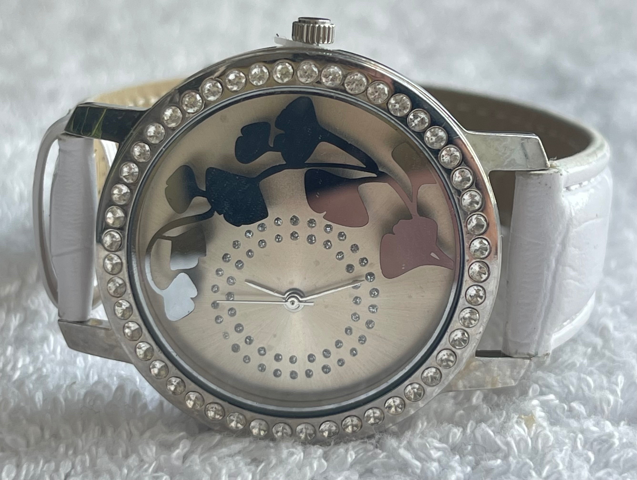 Vintage LBVYR White & Crystal Ginkgo Leaf Watch (Needs Battery) - photo 3
