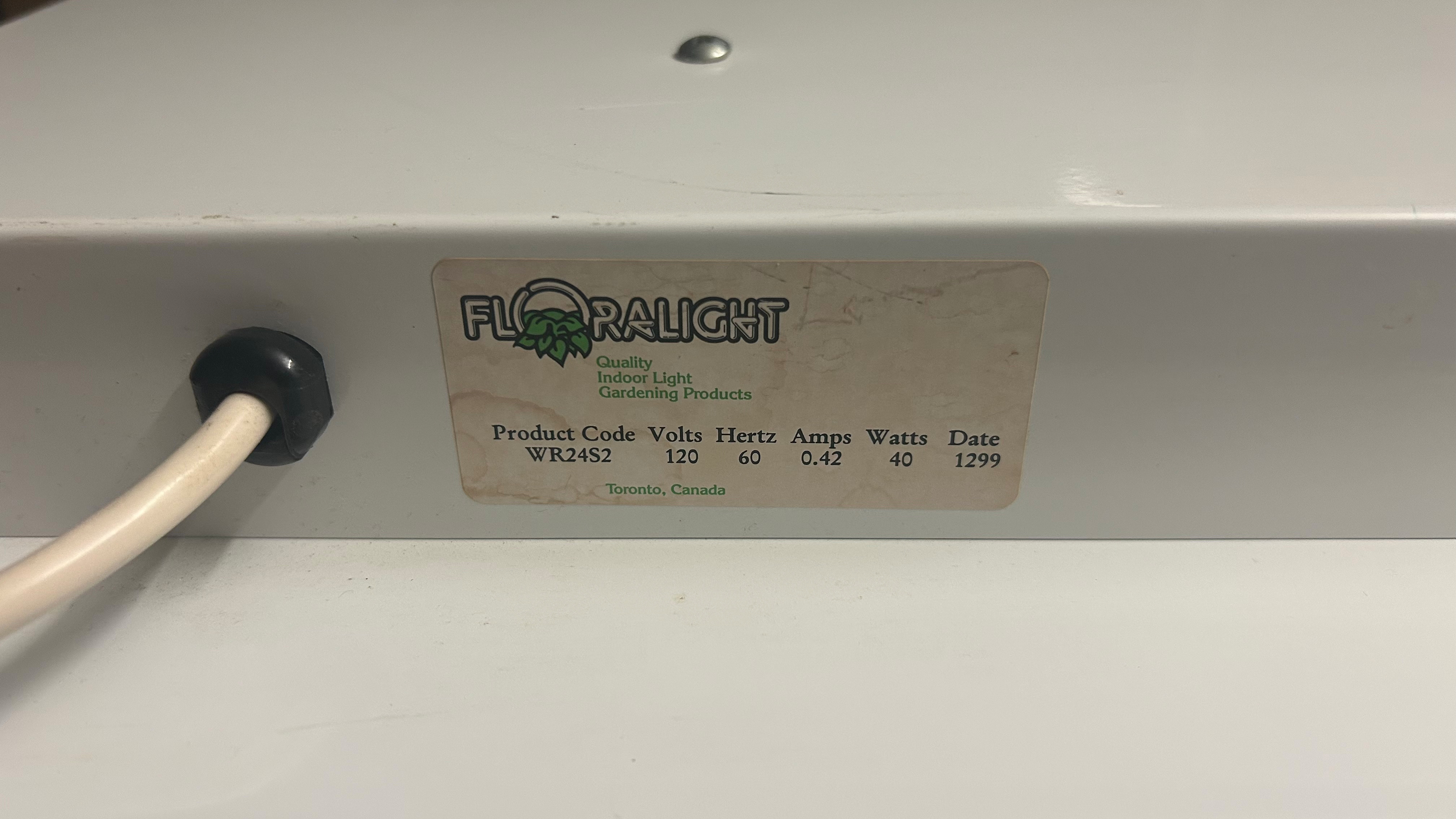 Free Grow Light Fixture + Bulbs - photo 4