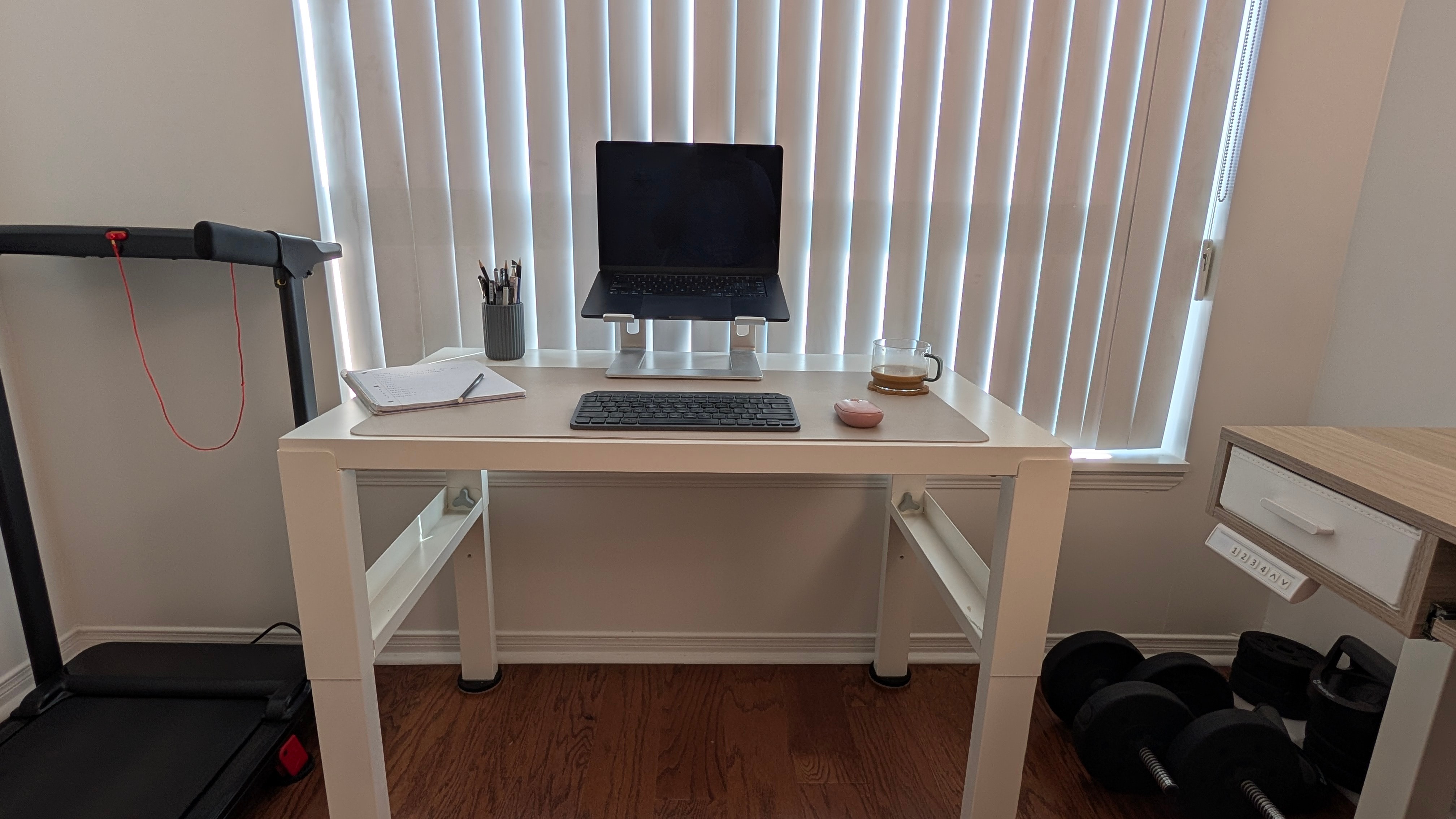White Height-Adjustable Desk – Compact & Sturdy - photo 4