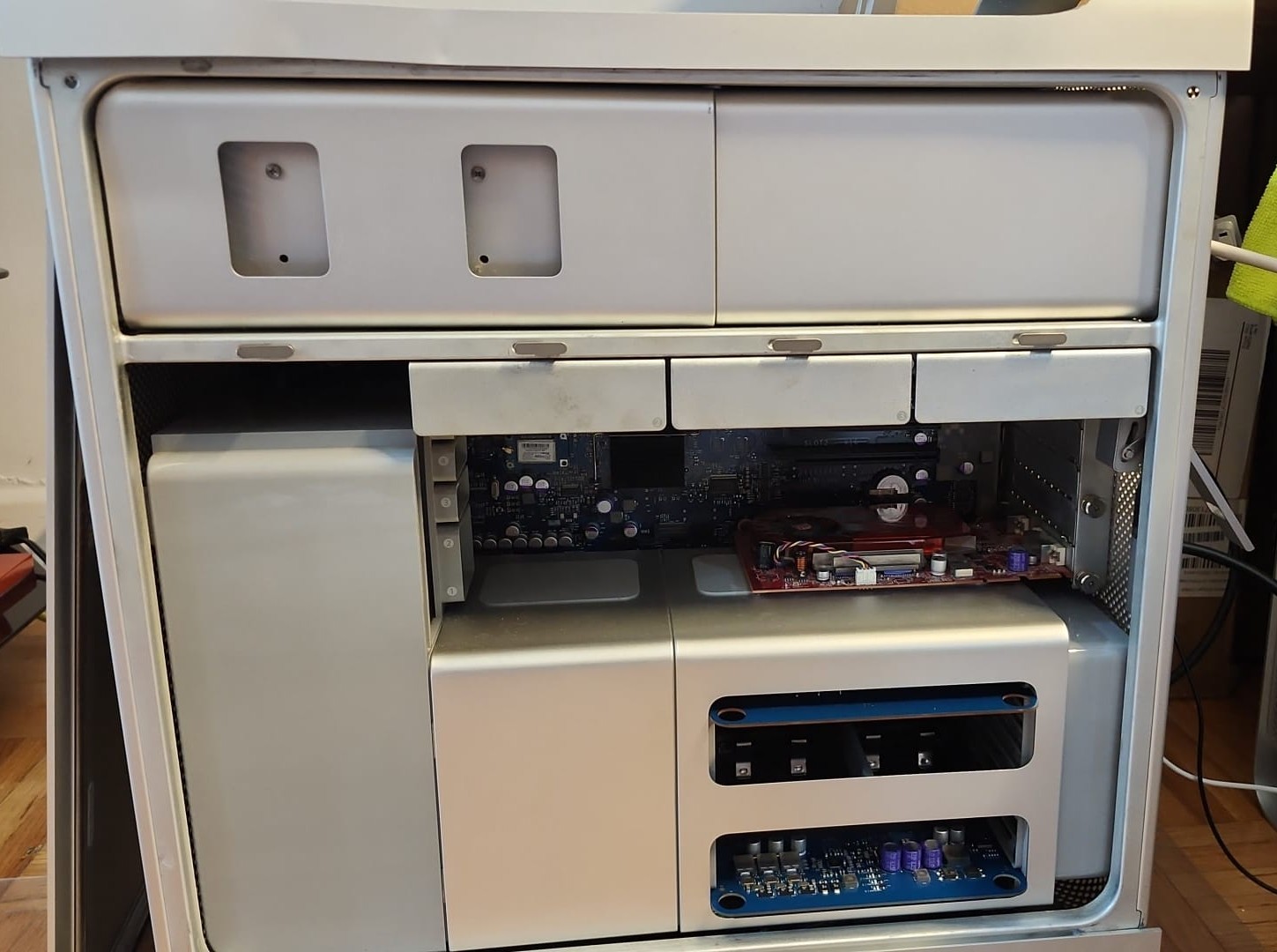 Apple Mac Pro Desktop Workstation – 2.8GHz Quad-Core Intel Xeon - photo 4