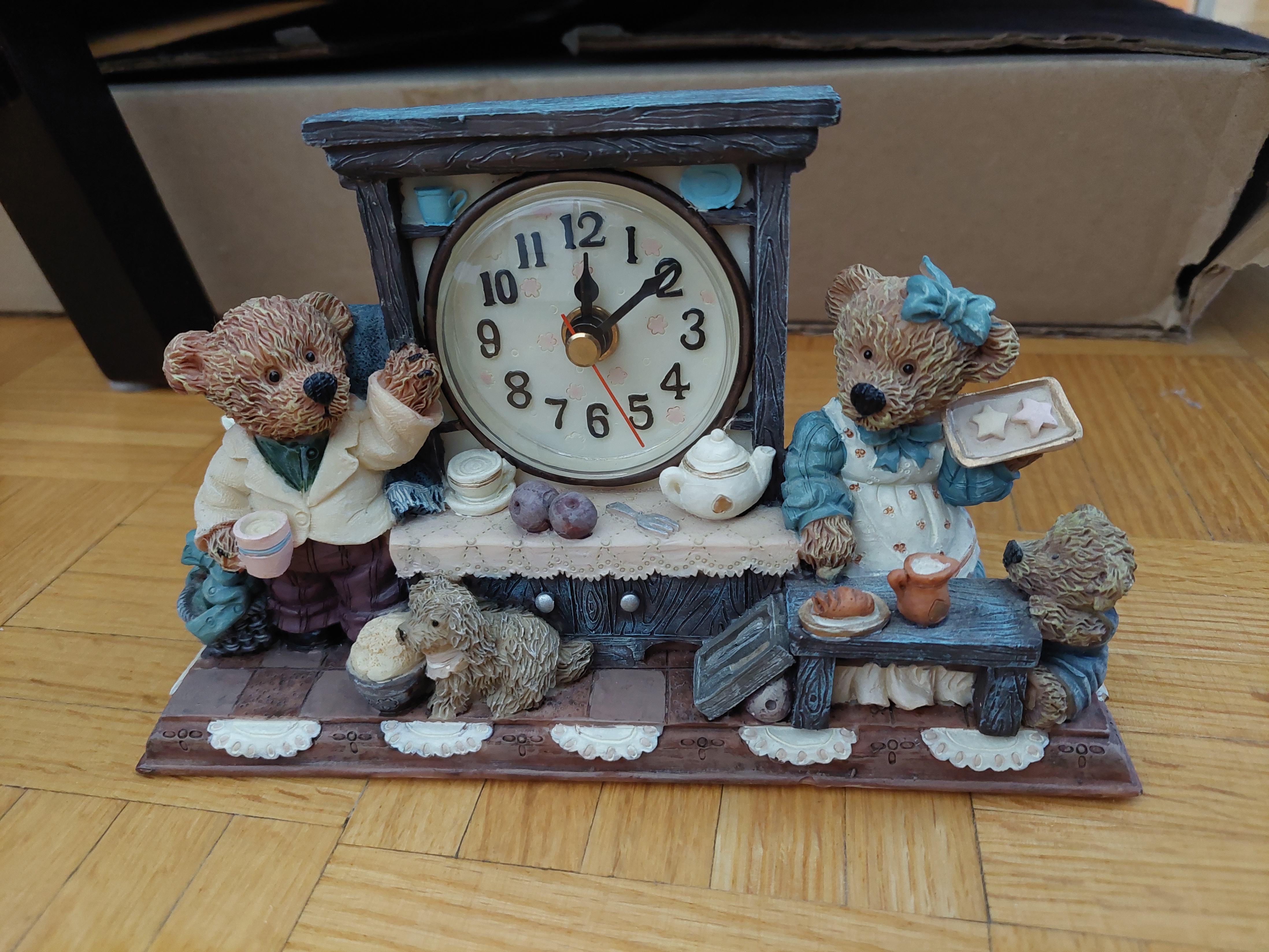 Vintage Resin Table Clock Cozy Teddy Bear Family Tea Time