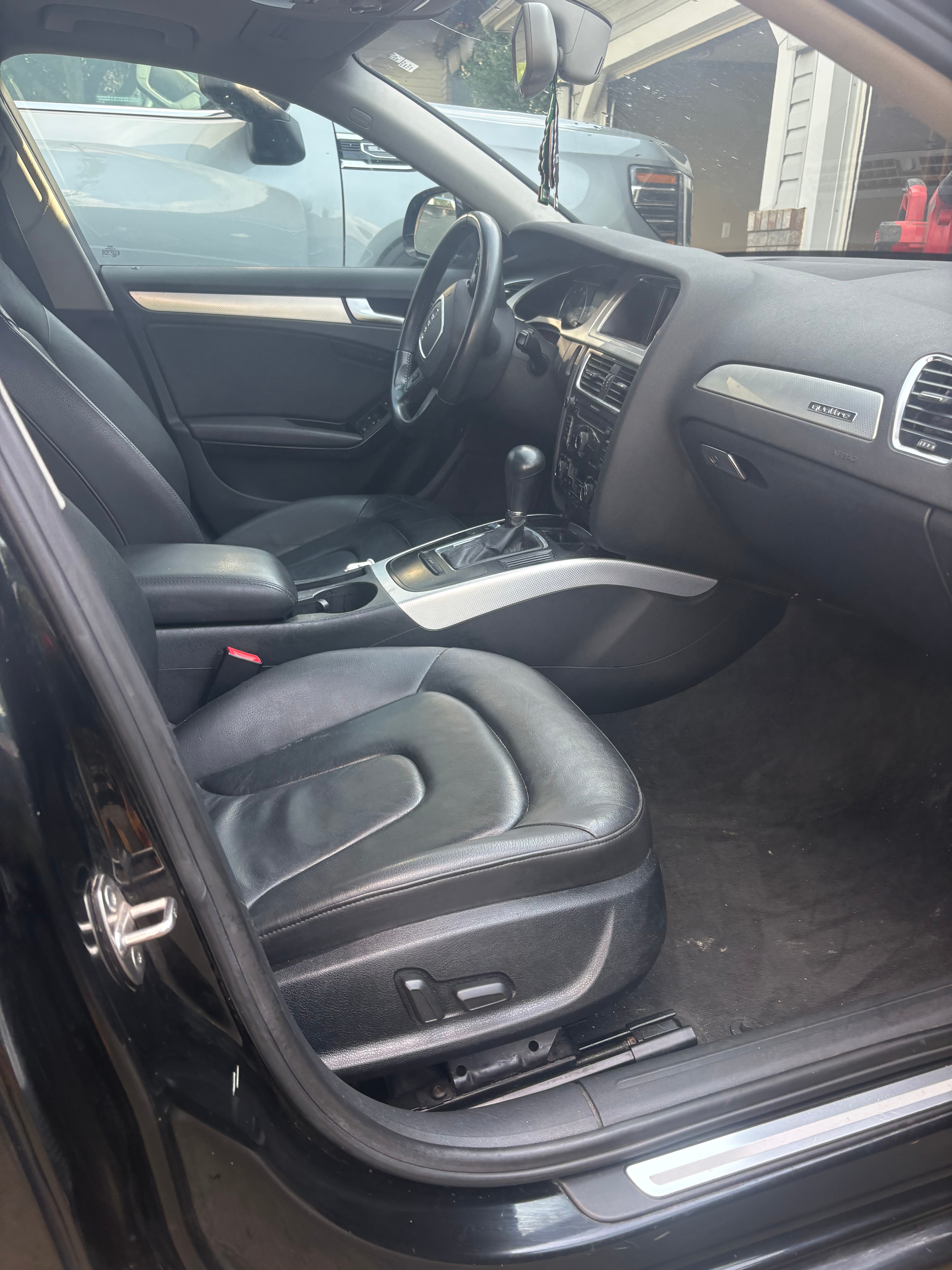 Sleek Black Audi, 2009 - photo 2