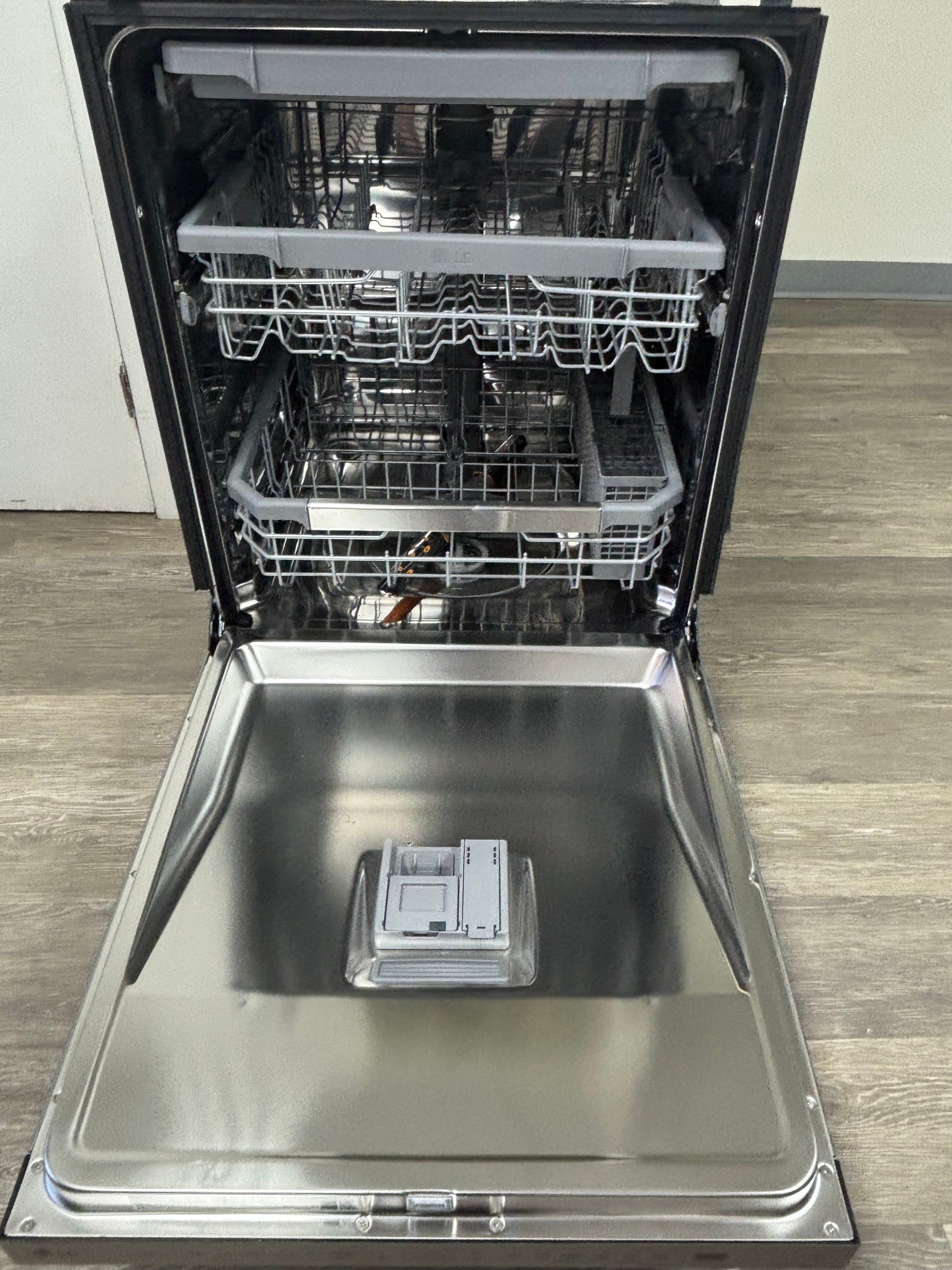 LG DISHWASHER - photo 3