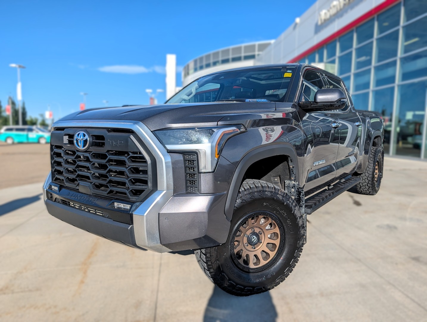 2023 Toyota Tundra - photo 2