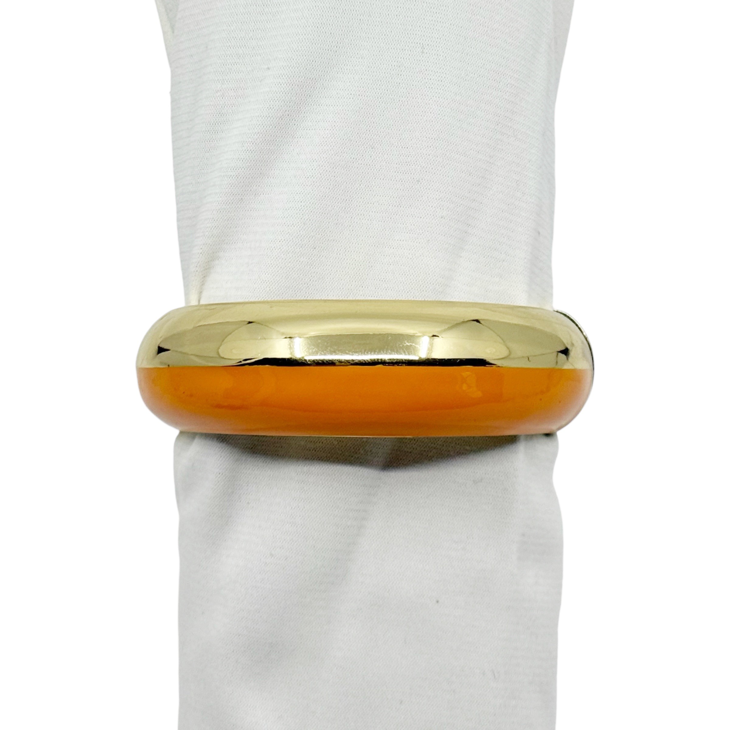 Gold tone enamel hinged bangle bracelet - photo 2