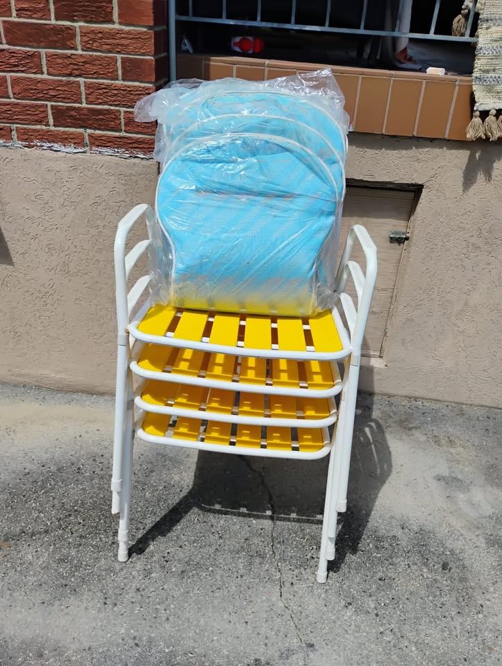 Vintage 80s Heavy Duty Yellow/White Patio Chairs w/Covers - photo 3